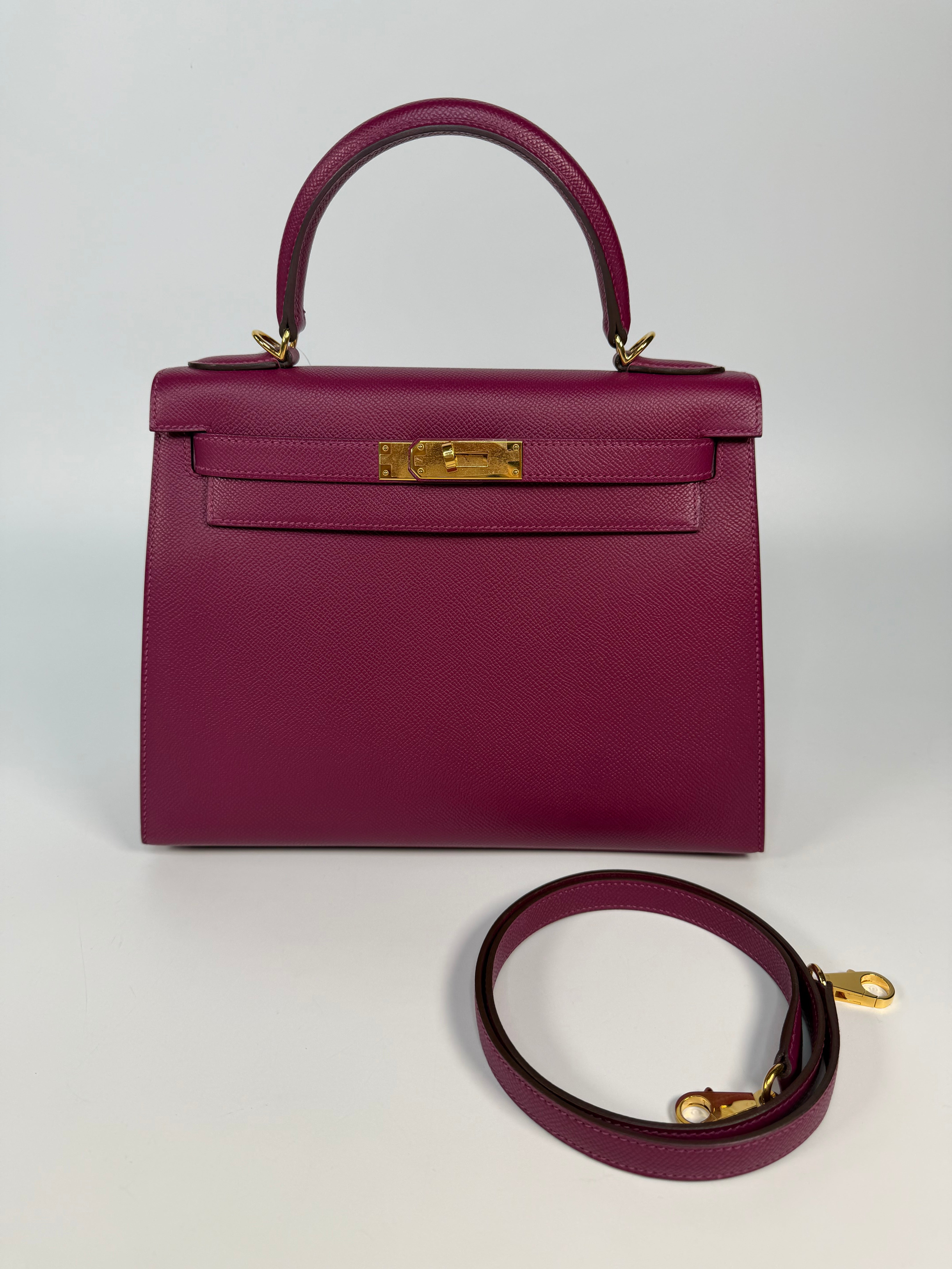 Hermès Kelly 28 In Tosca Epsom Leather With Gold Hardware 100% authentic and preloved in excellent condition