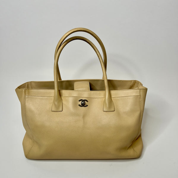 chanel cream leather tote bag