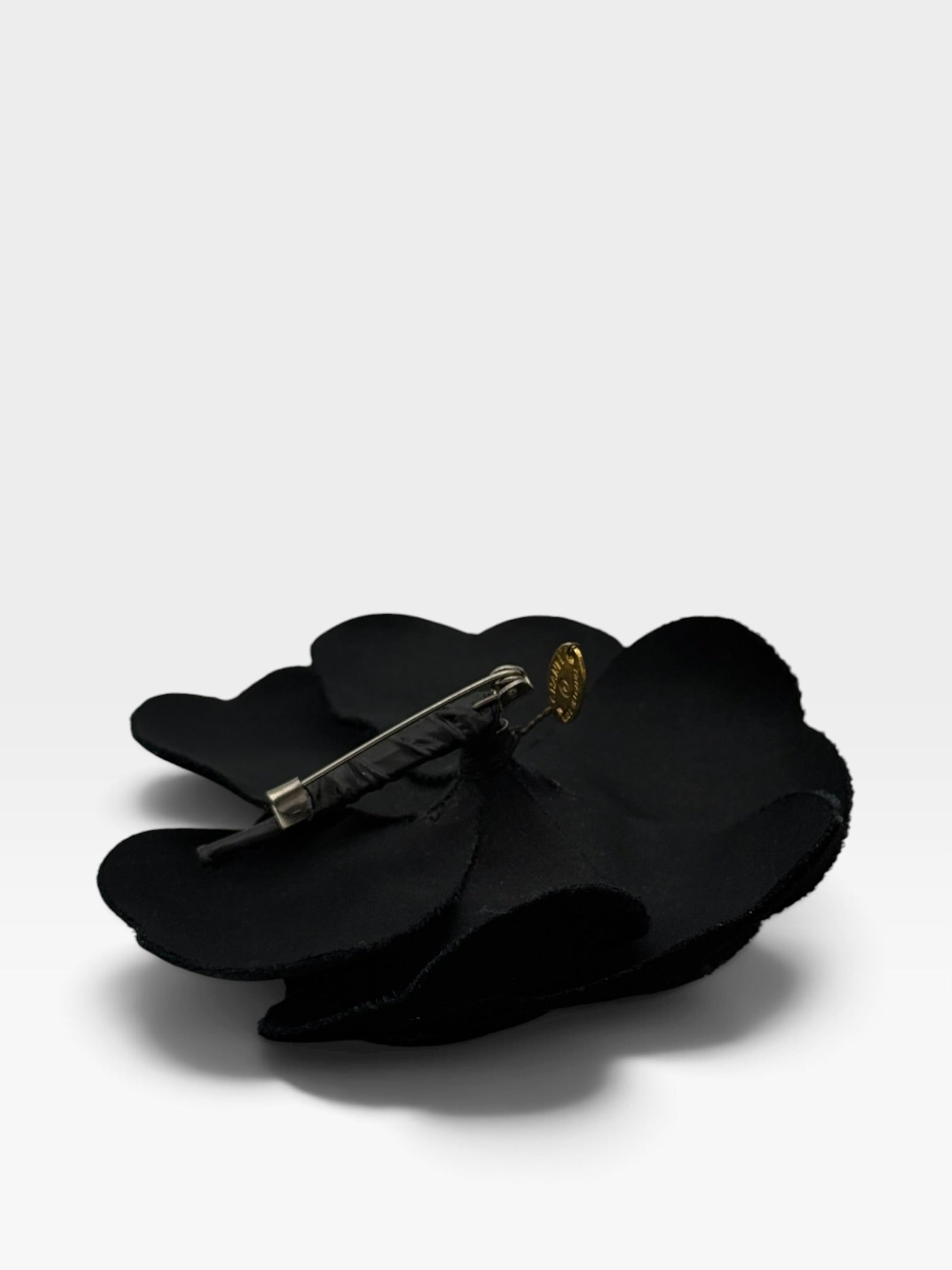 Chanel Camélia Vintage Black Velvet Brooch. 100% authentic and preloved in excellent condition