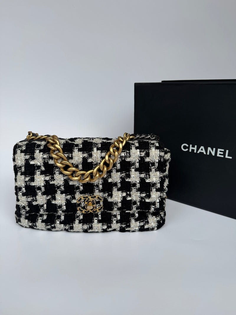 Chanel 19 Large In Houndstooth Tweed
