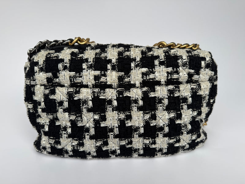 Chanel 19 Large In Houndstooth Tweed