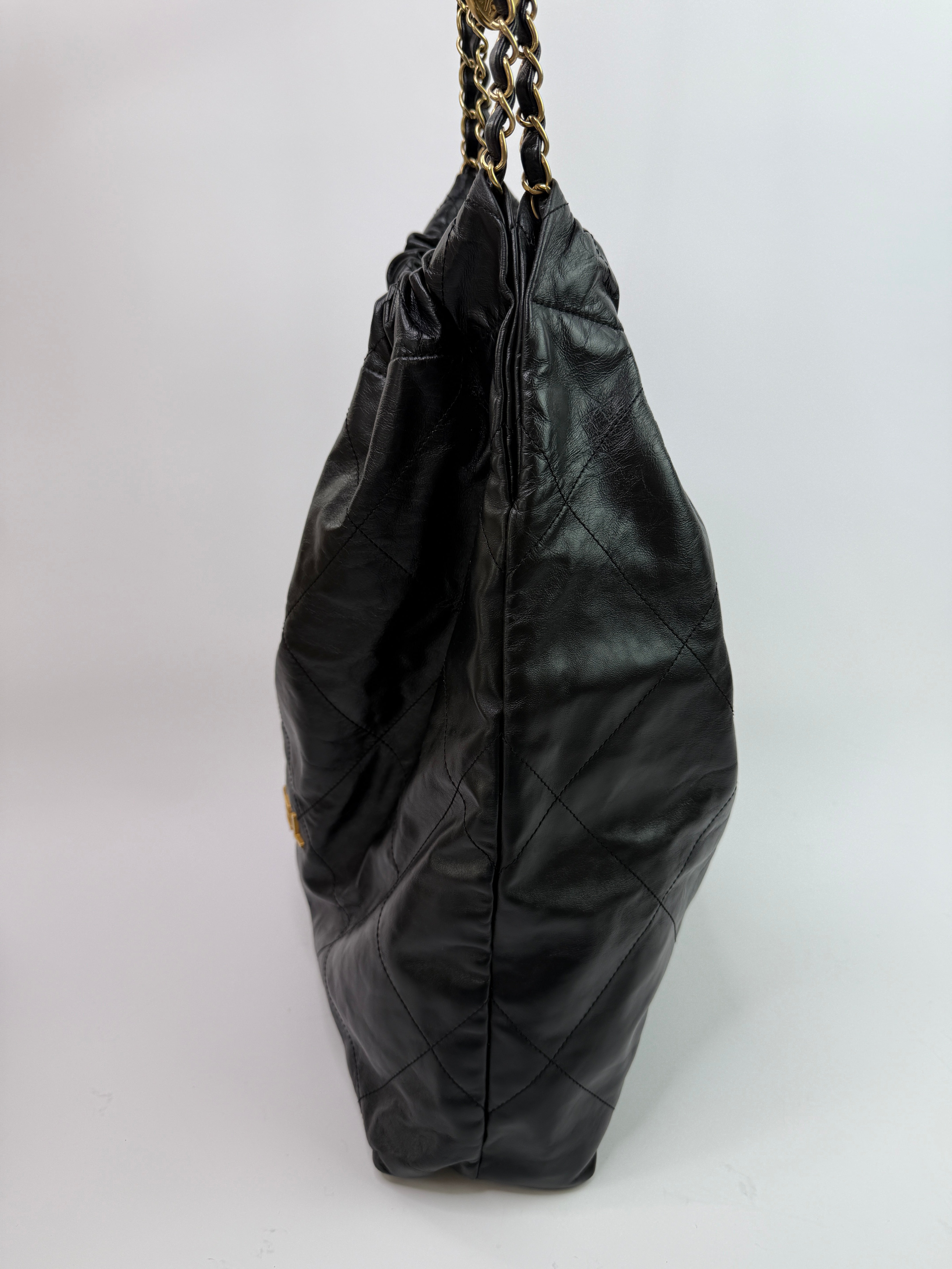 Chanel 22 Large In Black Calfskin LeatherWith Gold Hardware
Pre Loved & Authentic 