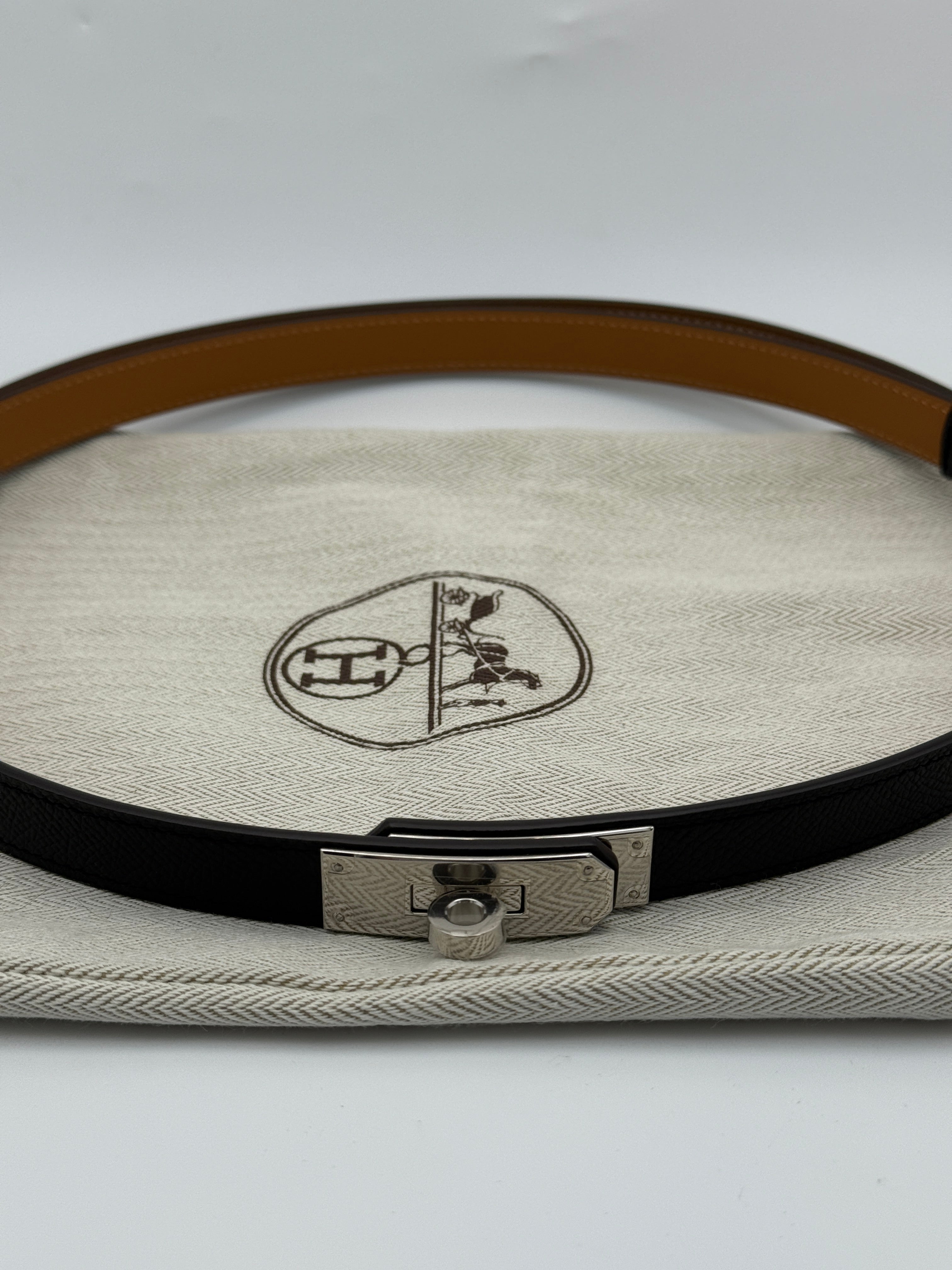 Hermès Kelly 18 Belt in Black Leather With Palladium Hardware Authentic and Preloved In Excellent condition