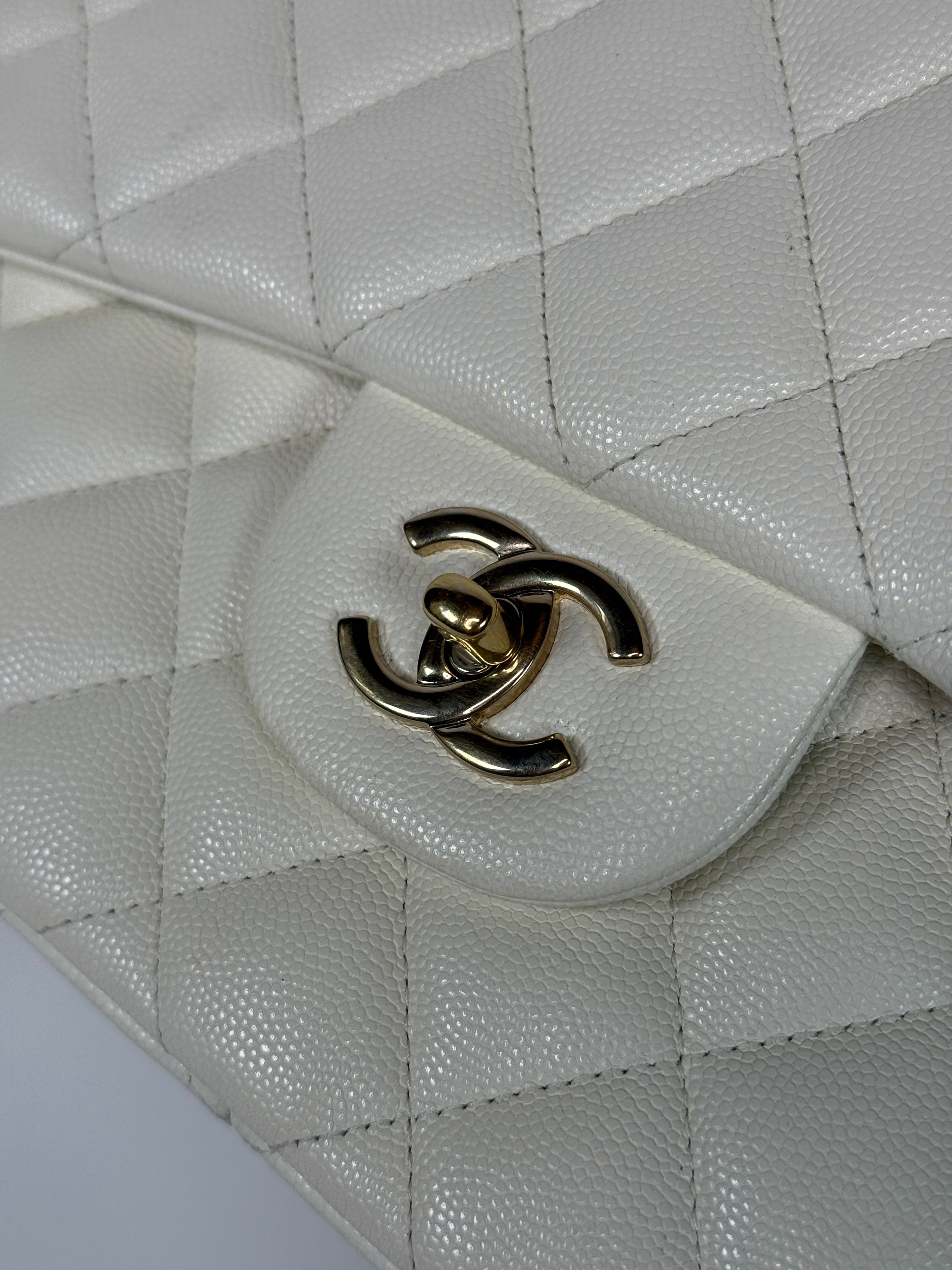 Authentic pre-loved Chanel Classic Jumbo Flap Bag In White Caviar Leather With pale gold  hardware in very good condition. Verified by Luxe Cheshire. International, fast  and fully insured delivery. Trusted designer resale.