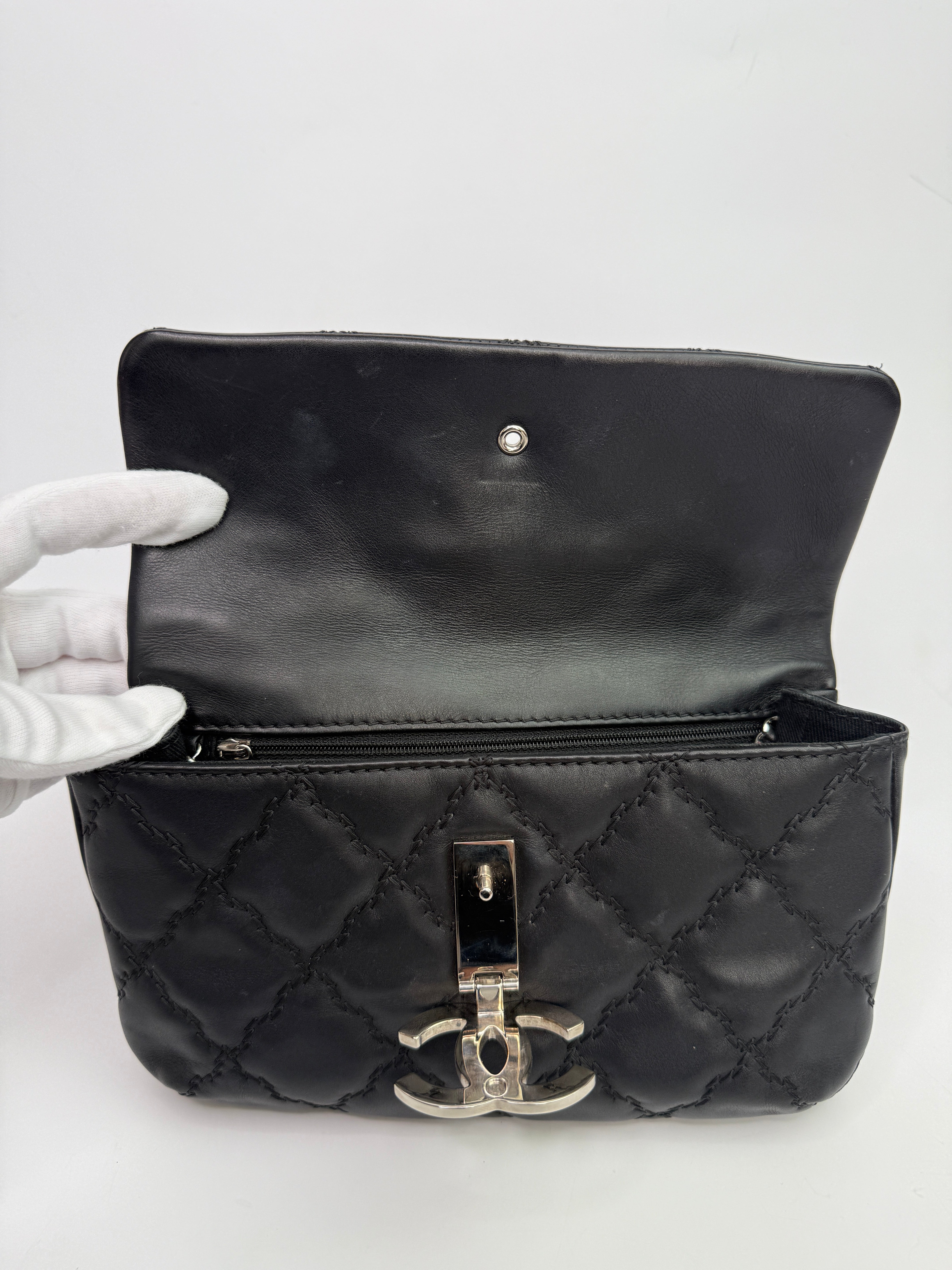 Chanel CC Ultimate Stitch Quilted Flap Bag
Pre Loved & Authentic 