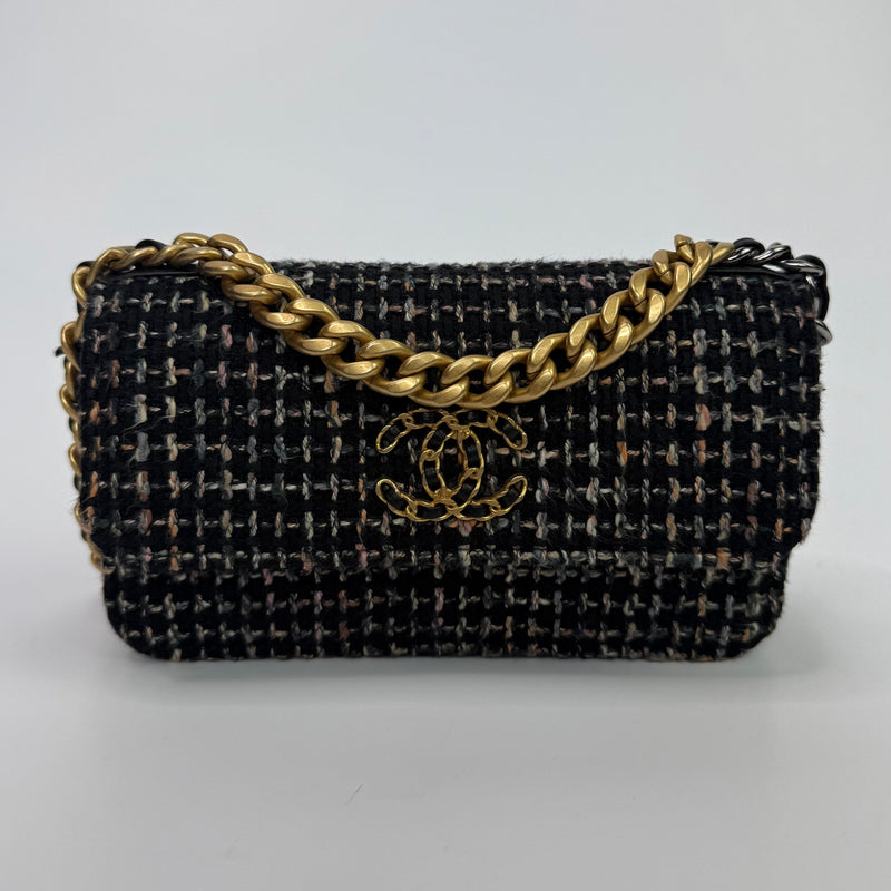 Chanel 19 Wallet On Chain In Tweed Fabric