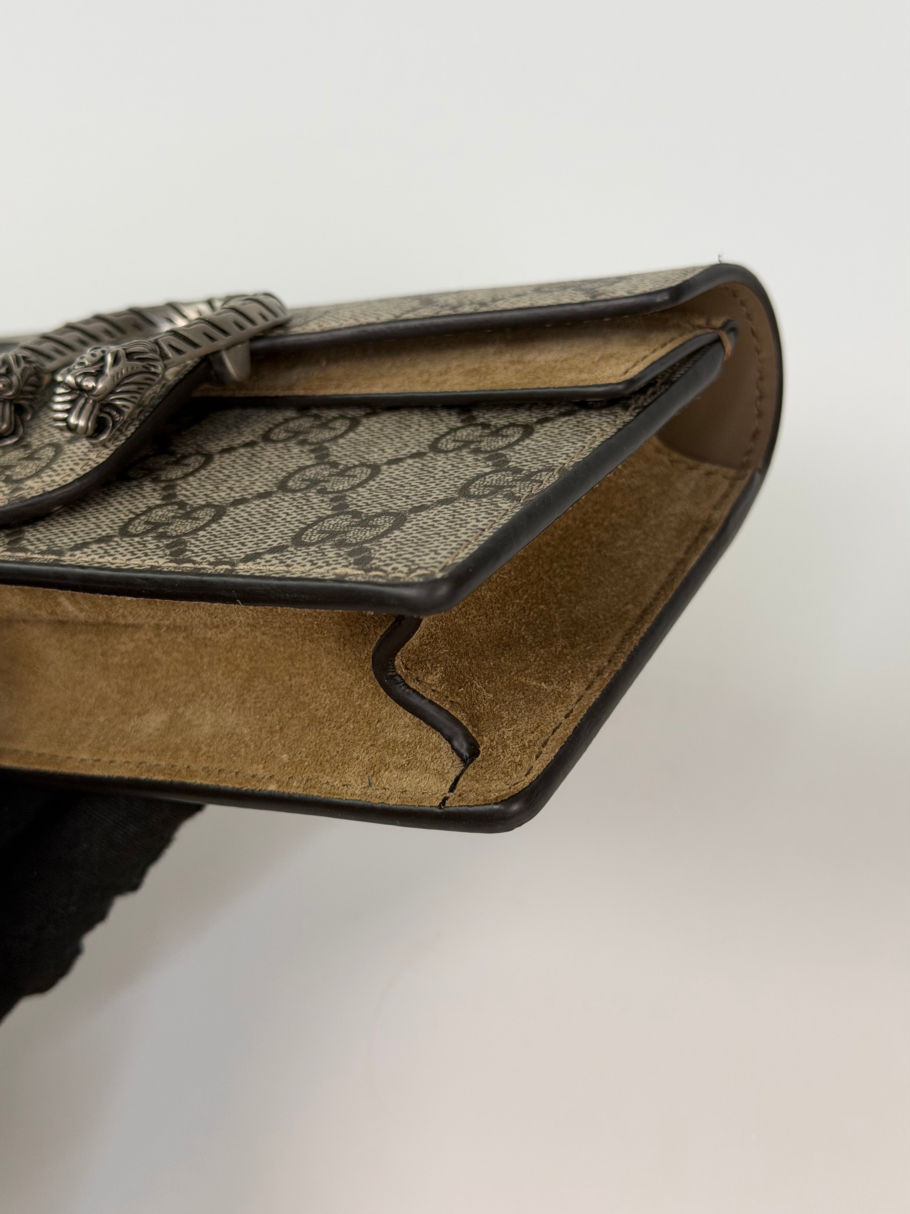 Gucci Super Mini GG Dionysus Canvas Wallet On Chain. Authentic an d preloved in excellent condition. Verified by Luxe Cheshire. 100% guarantee