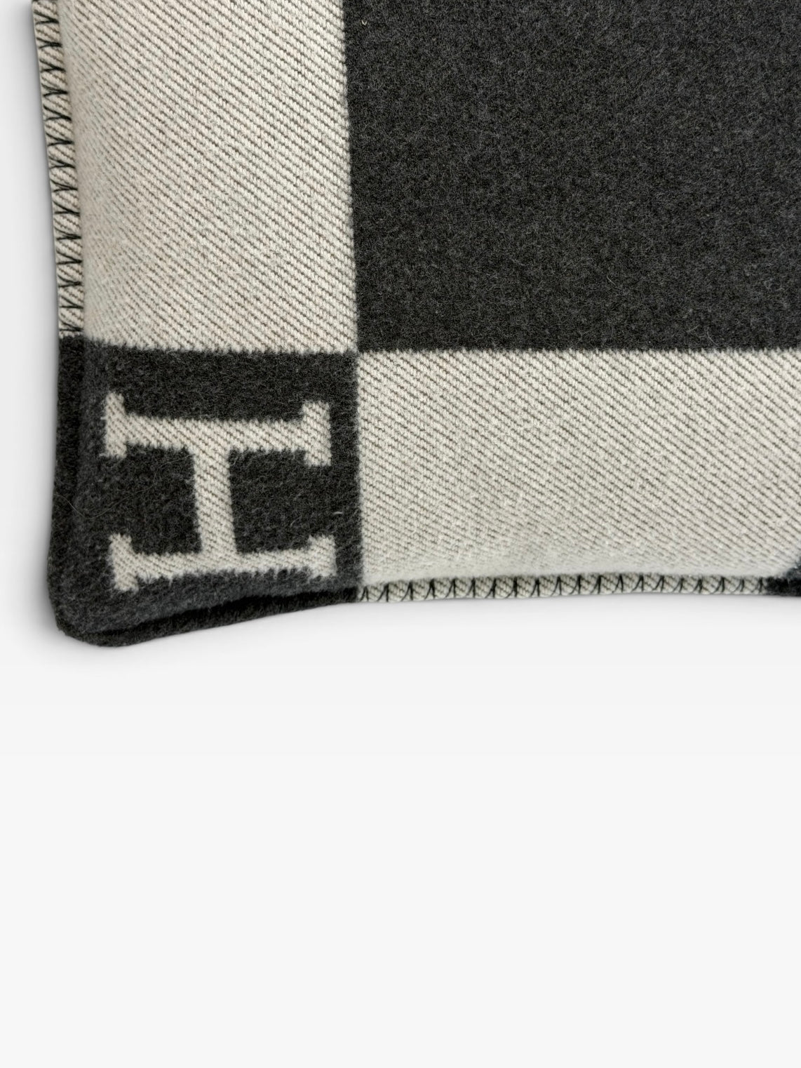 Hermès Avalon Cushion 50x50 In Ecru And Gris Foncé in excellent condition 100% authentic and preloved