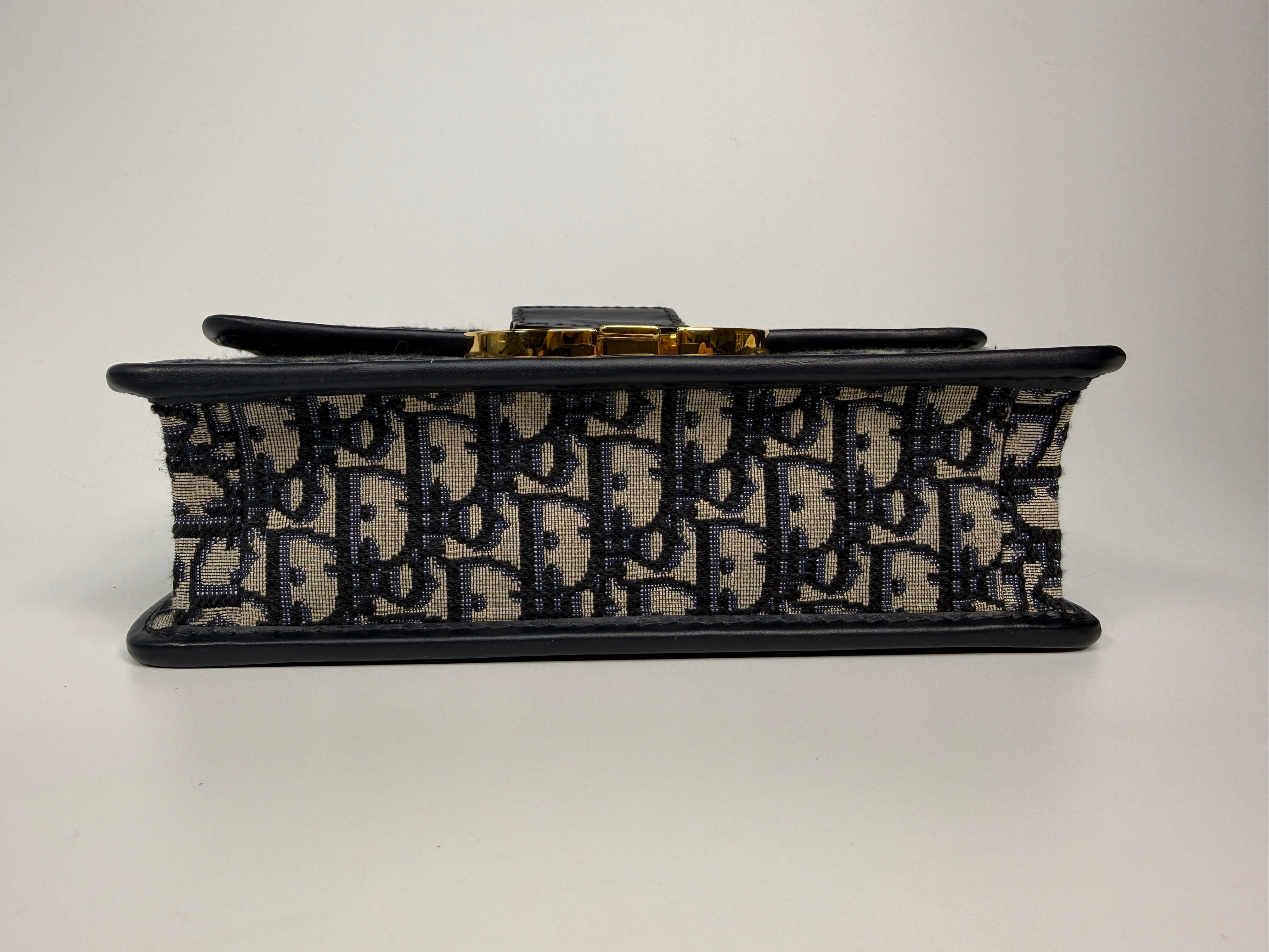 Christian Dior 30 Montaigne Bag In Oblique Canvas With Gold Hardware