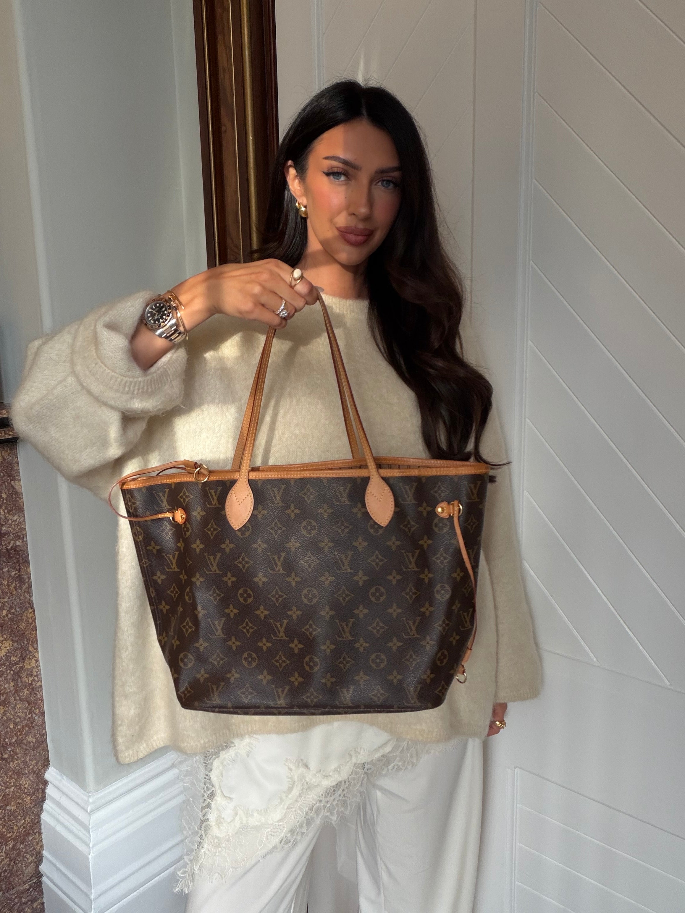 Louis Vuitton Neverfull MM Bag In Brown Monogram . Excellent. Authentic and preloved. 
