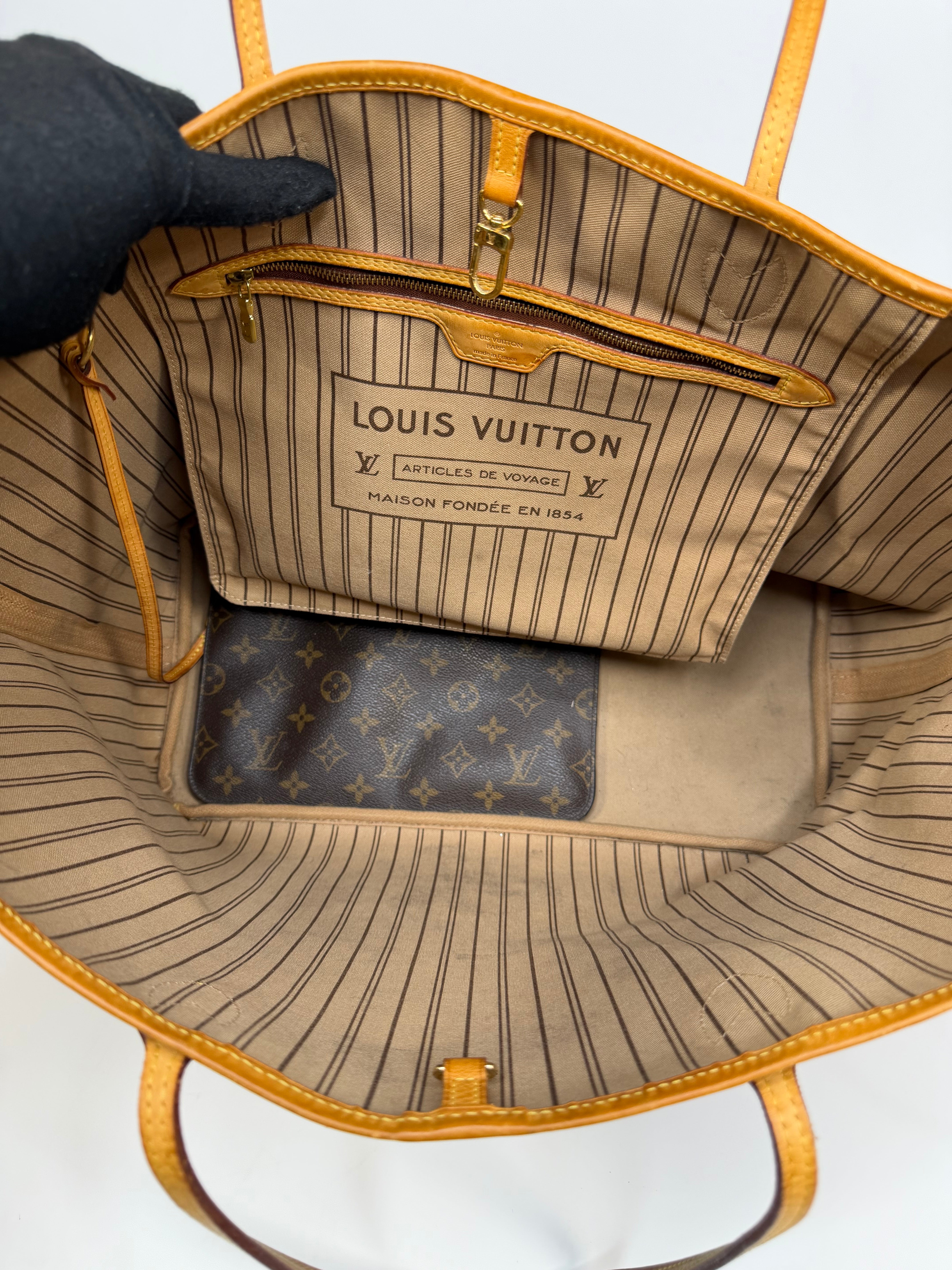 Louis Vuitton Neverfull GM Tote Bag In Monogram. Authentic and preloved in very good condition.