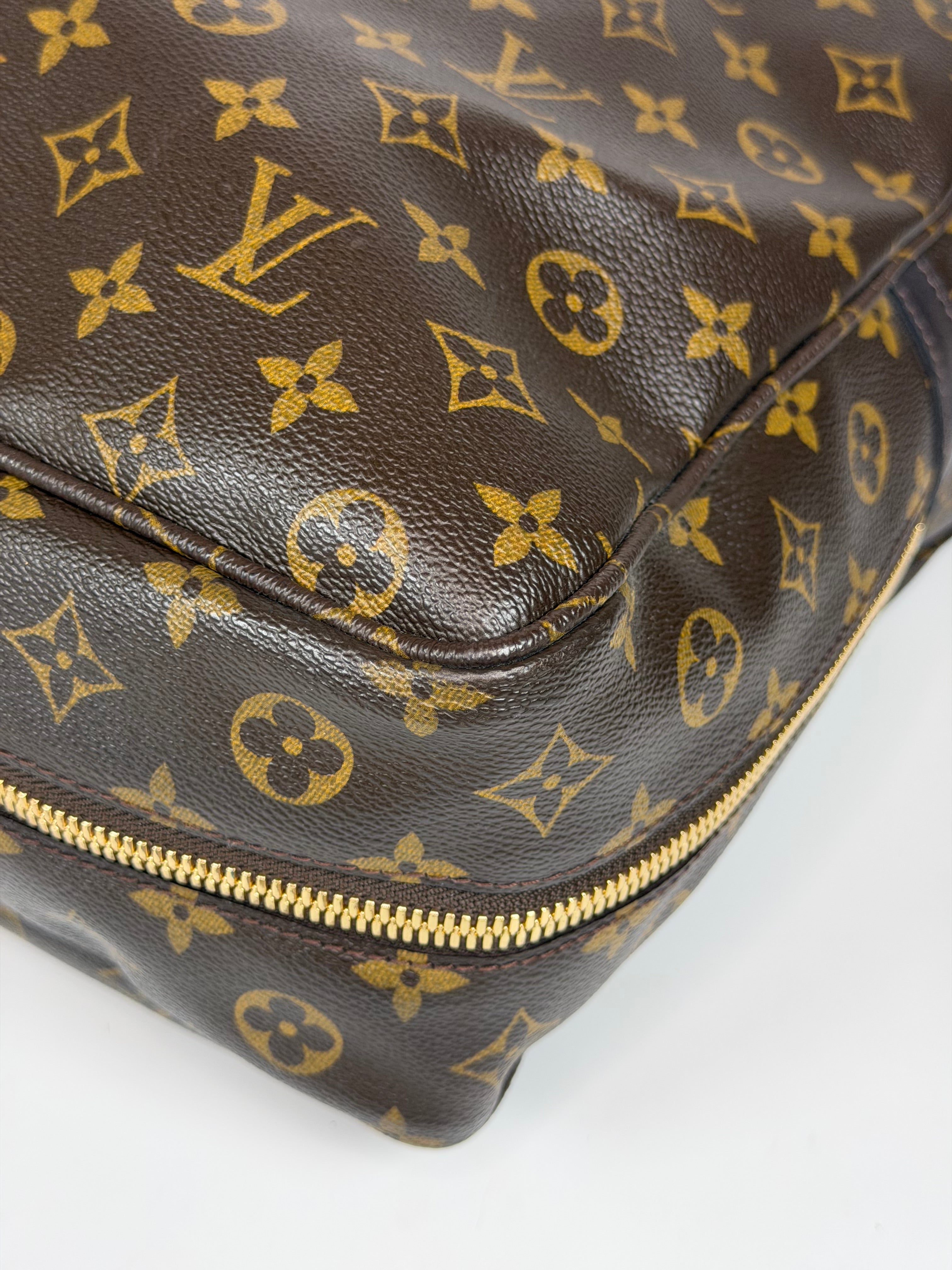 Louis Vuitton Poche Document Portfolio In Monogram Gold Hardware. Authentic and preloved in excellent condition. Verified by Luxe Cheshire. Insured next day delivery