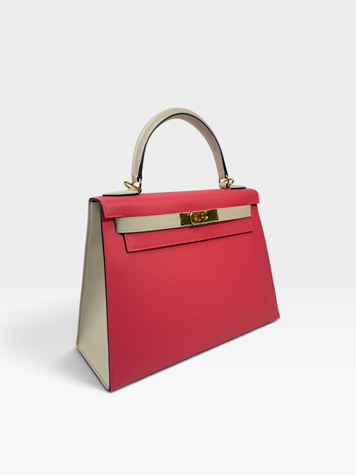 Hermès Kelly 28 In Rose Azalee & Craie Epsom Leather With Gold Hardware. 100% authentic and preloved in excellent condition.