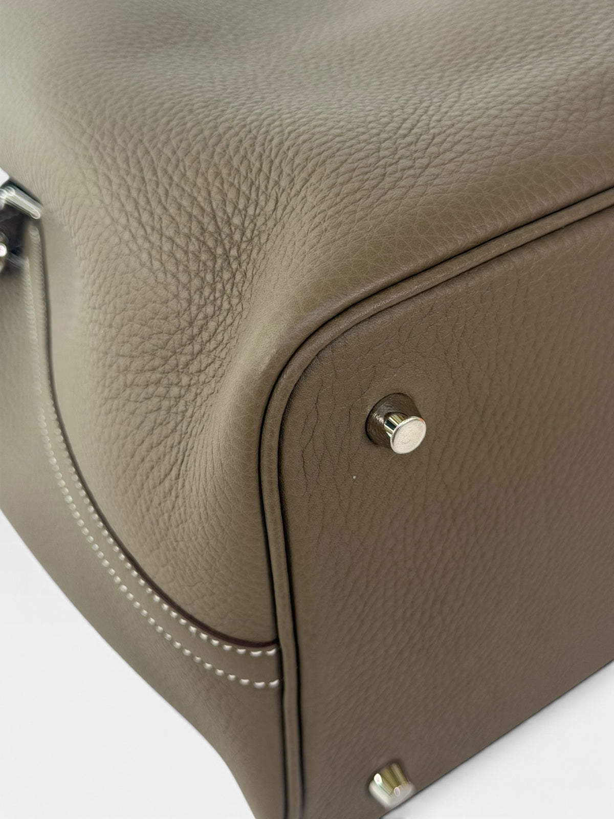 Hermès Picotin 22 In Etoupe Clemence Leather With Palladium Hardware. Authentic and preloved in new and unused condition. 100% guarantee