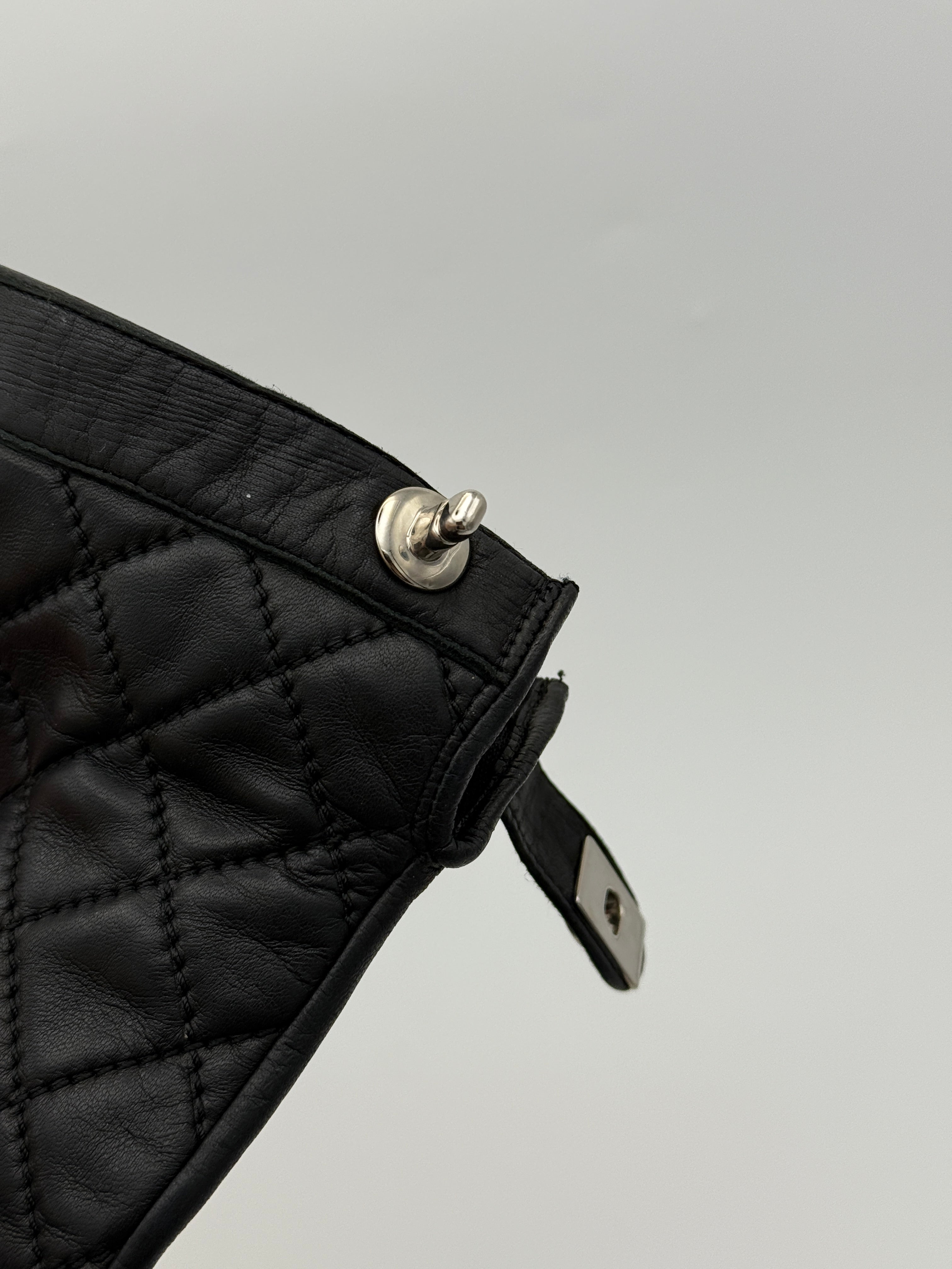 Chanel Black Lambskin Leather Gloves. Excellent Condition. Authentic and preloved. 