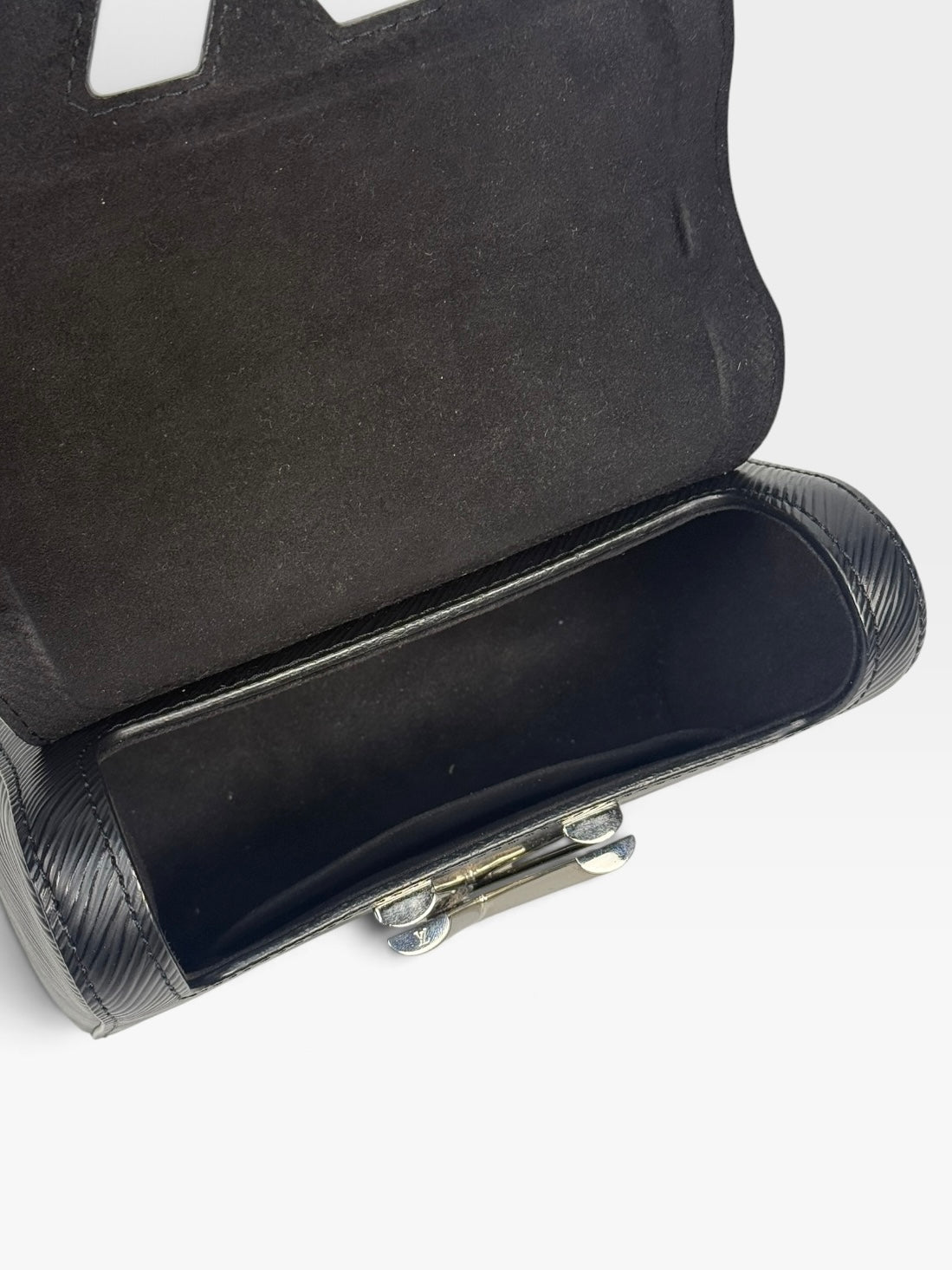 Louis Vuitton Twist PM Shoulder Bag In Black Epi Leather With Silver Hardware. 100% authentic and pre loved in excellent condition. 