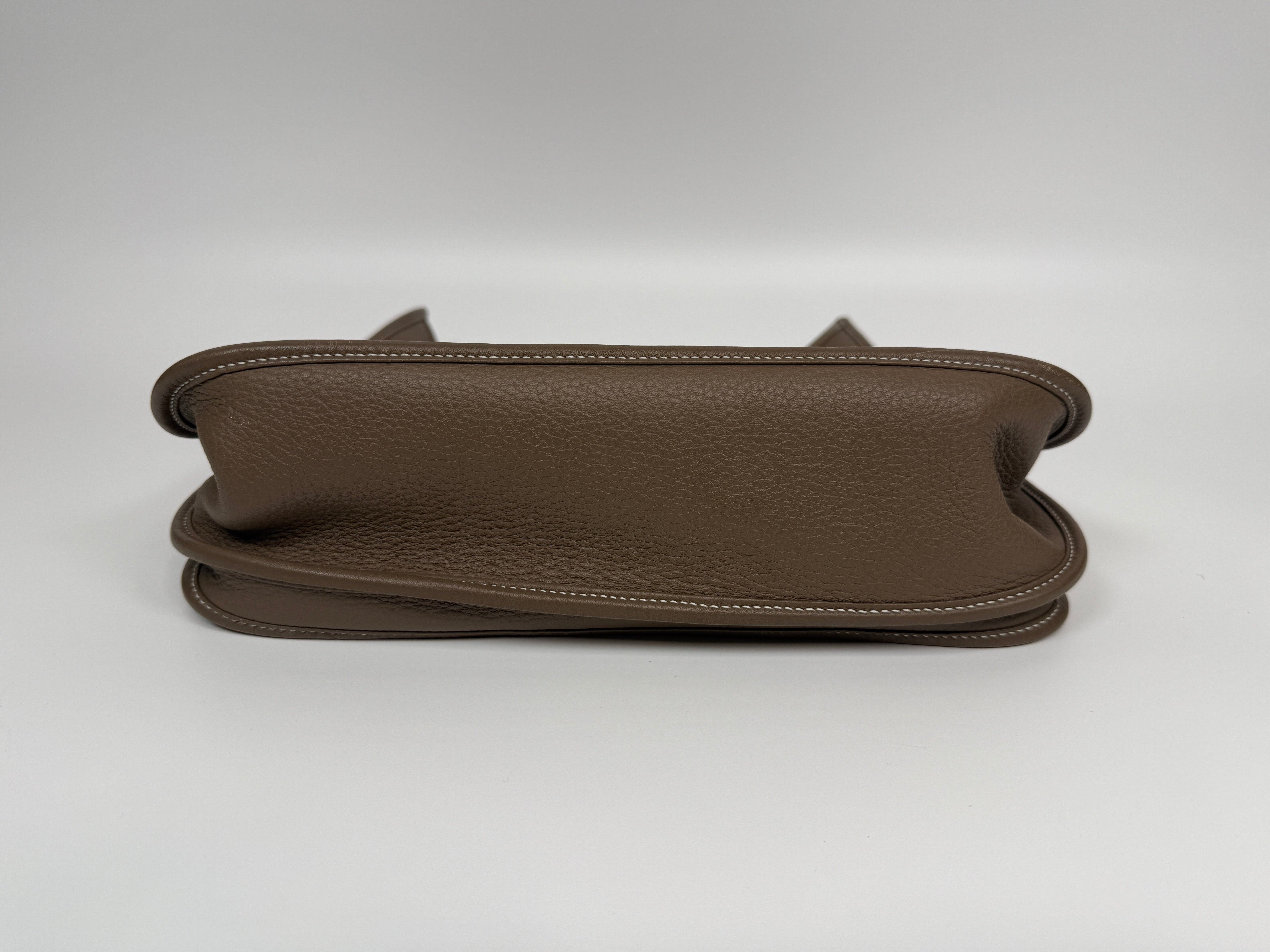 Hermès Evelyne 32 In Etoupe Clemence Leather With Palladium hardware Authentic and pre loved in Very Good condition 