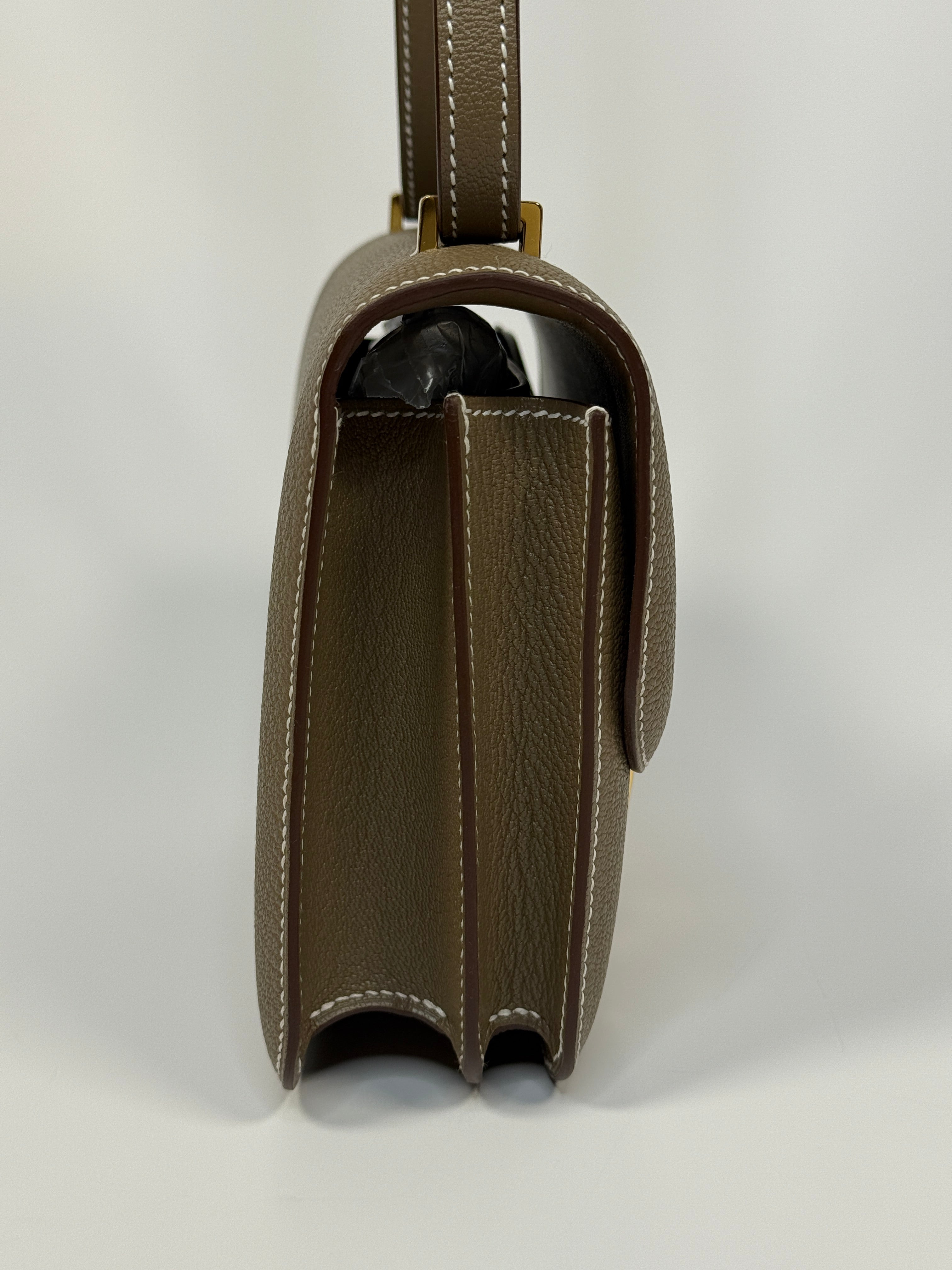 Hermès Constance 18 In Etoupe Epsom Leather With Gold Hardware. New and unused. Authentic and preloved