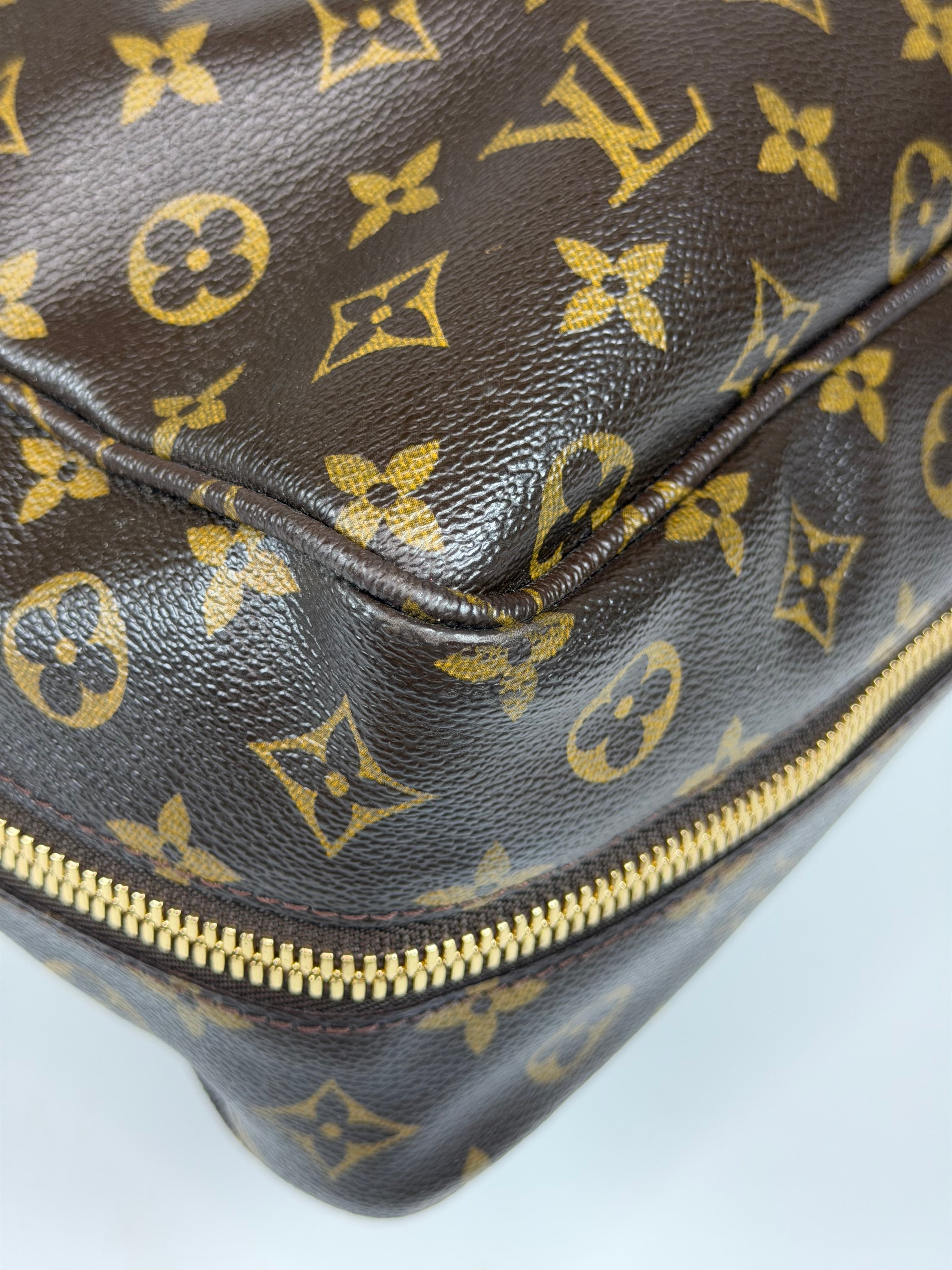 Louis Vuitton Poche Document Portfolio In Monogram Gold Hardware. Authentic and preloved in excellent condition. Verified by Luxe Cheshire. Insured next day delivery