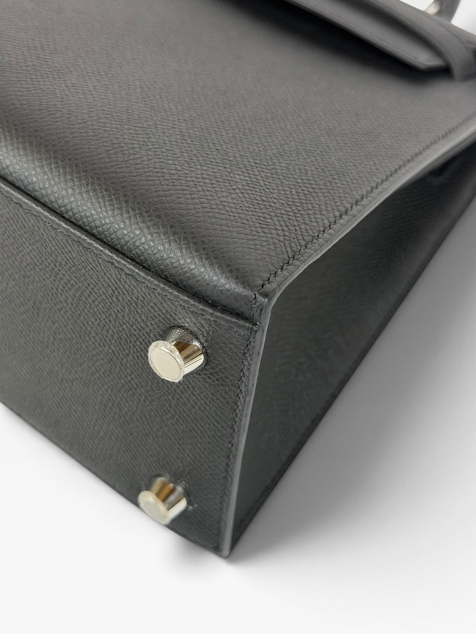Hermès Kelly 25 In Noir Sellier Epsom Leather With Palladium Hardware.  Authentic and preloved in new/unused condition. 100% guarantee