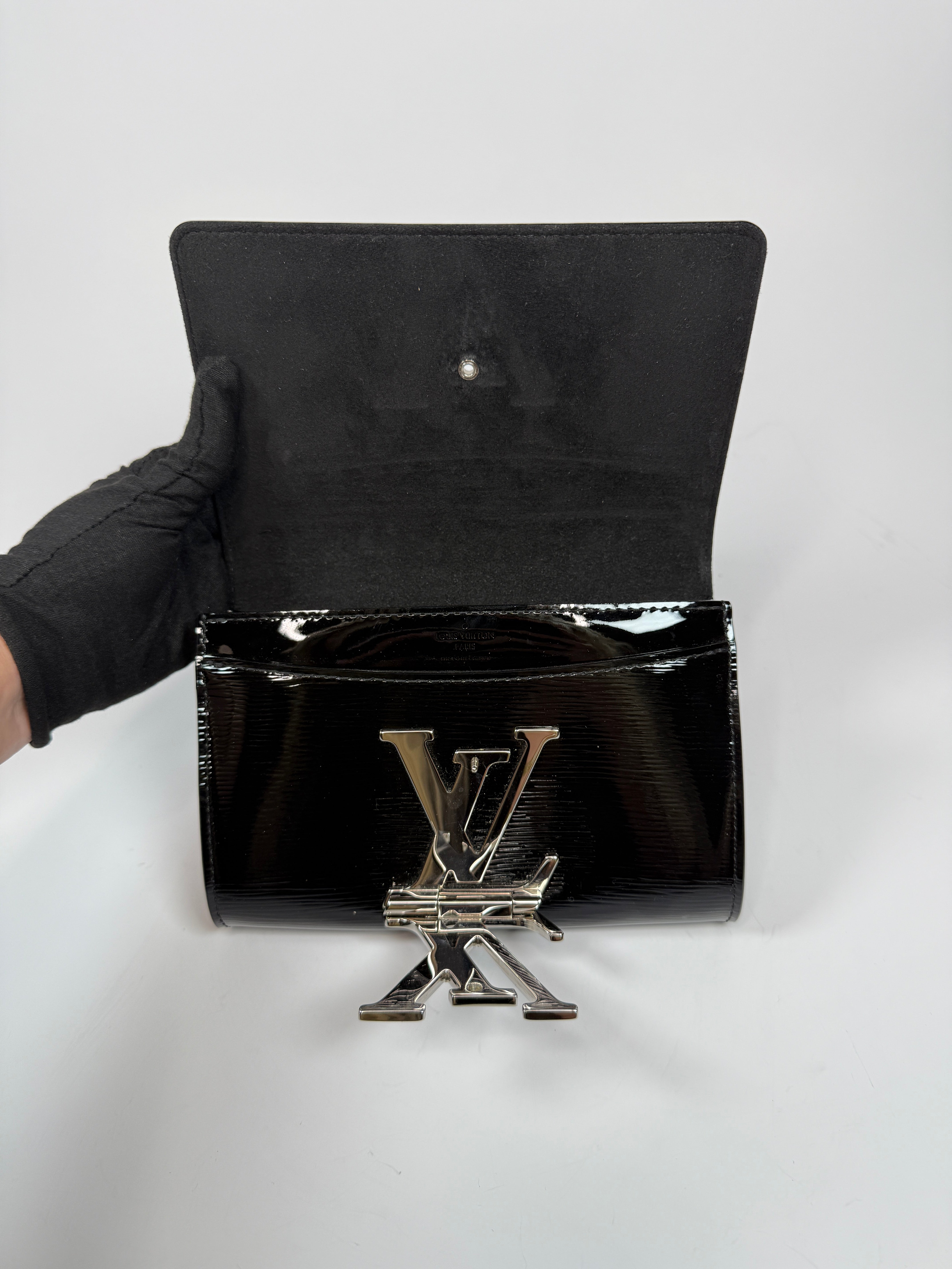 Louis Vuitton Pochette Louise Bag In Black Epi Leather With Silver Hardware In Good condition Authentic and preloved