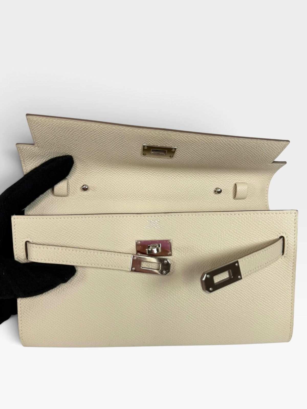 Hermès Kelly To Go In Craie Epsom Leather With Palladium Hardware. Authentic and preloved in excellent condition. 100% guarantee