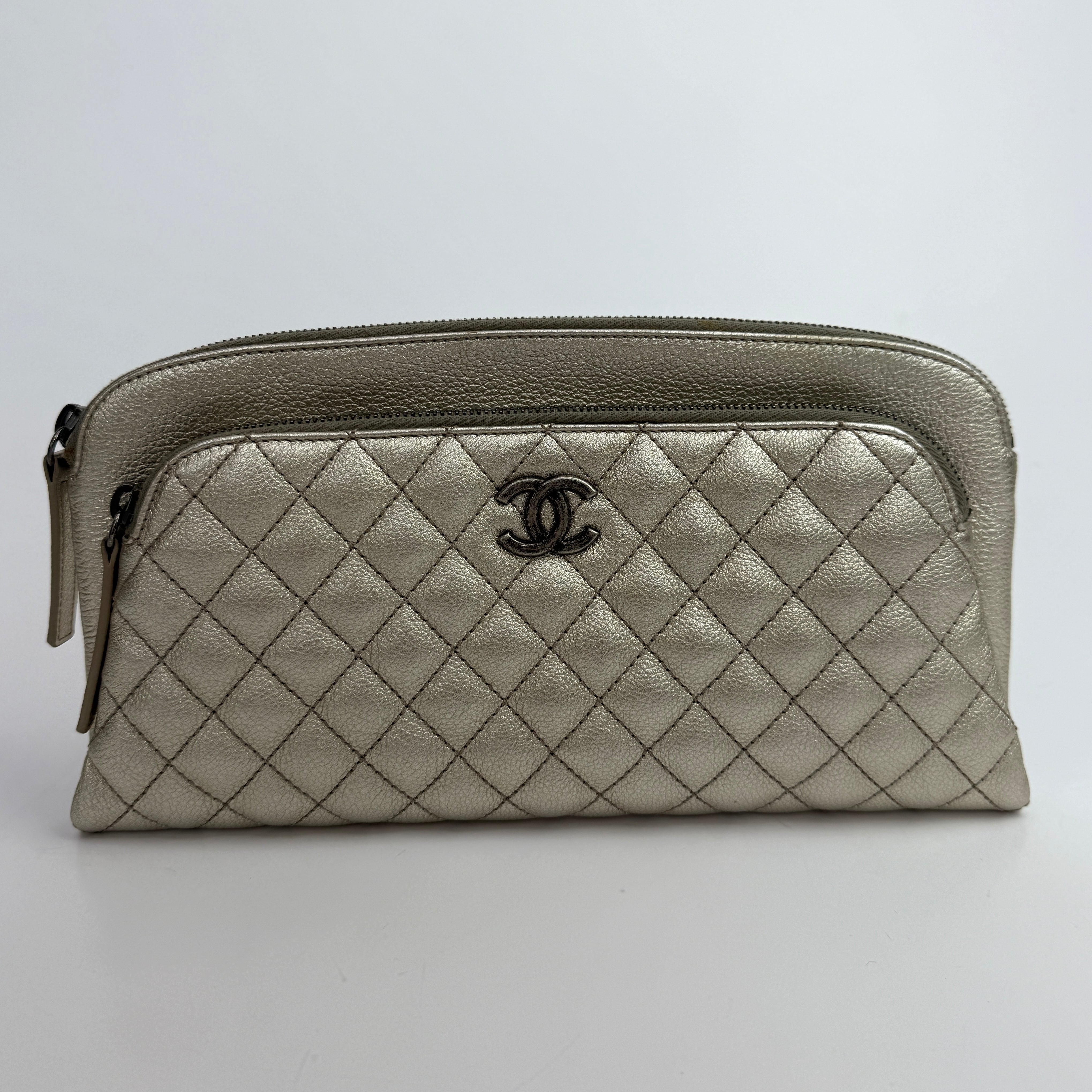 Chanel Clutch In Metallic Gold Calfskin Leather With Ruthenium Hardware
Pre Loved & Authentic 