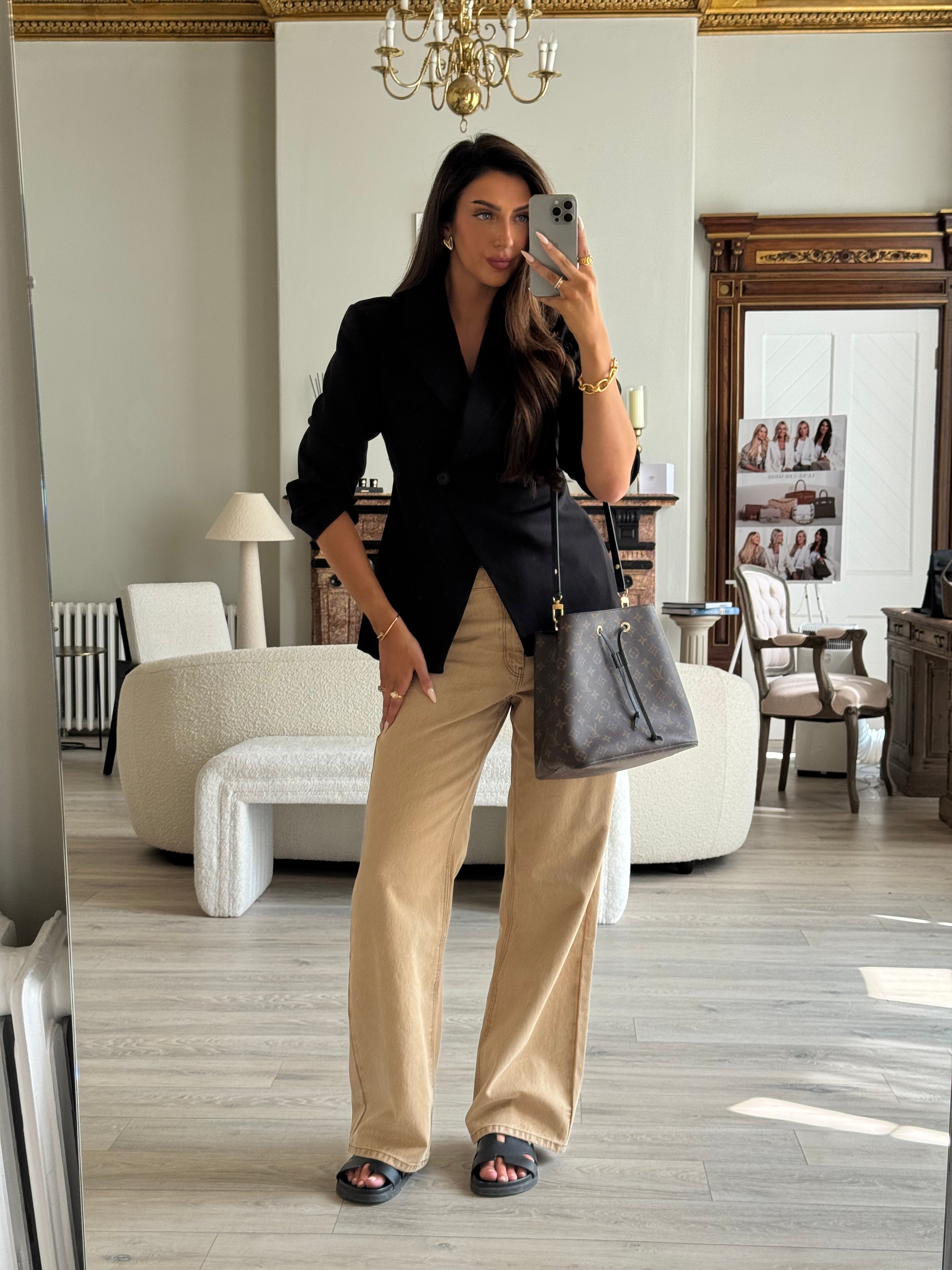 Authetic and preloved Louis Vuitton NéoNóe MM Bucket Bag In Brown Coated Canvas 