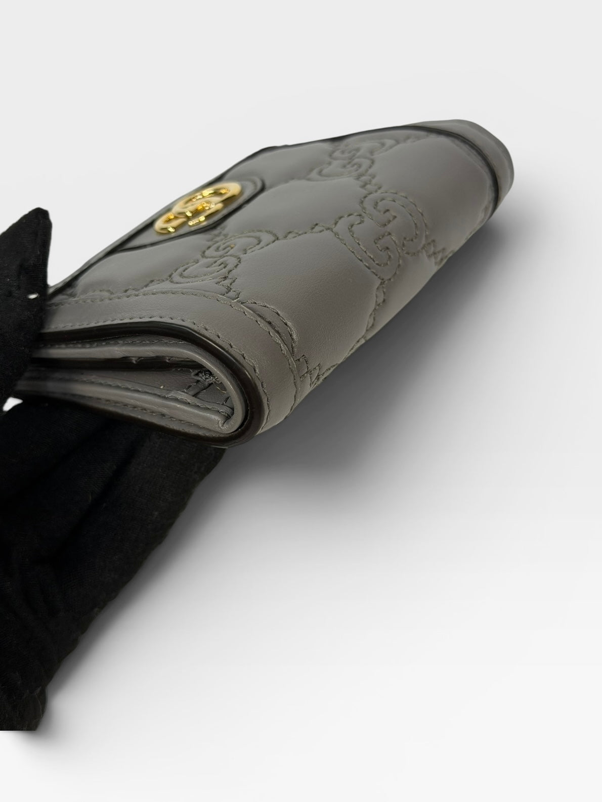 Gucci GG Embossed Wallet In Grey Leather With Gold Hardware. Authentic and preloved in excellent condition.