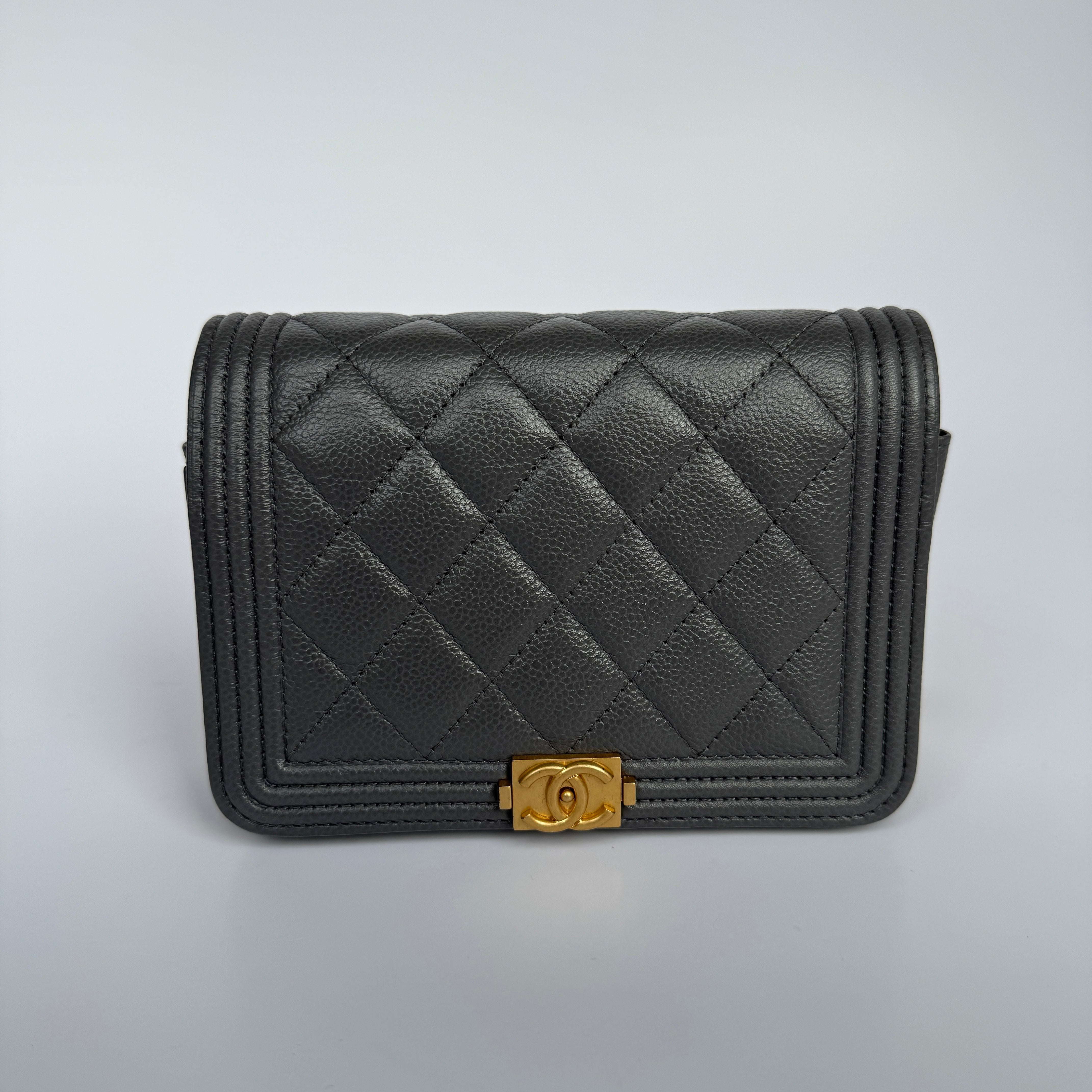 Chanel Boy Square Wallet On Chain In Grey Caviar Gold Hardware
Pre Loved & Authentic 