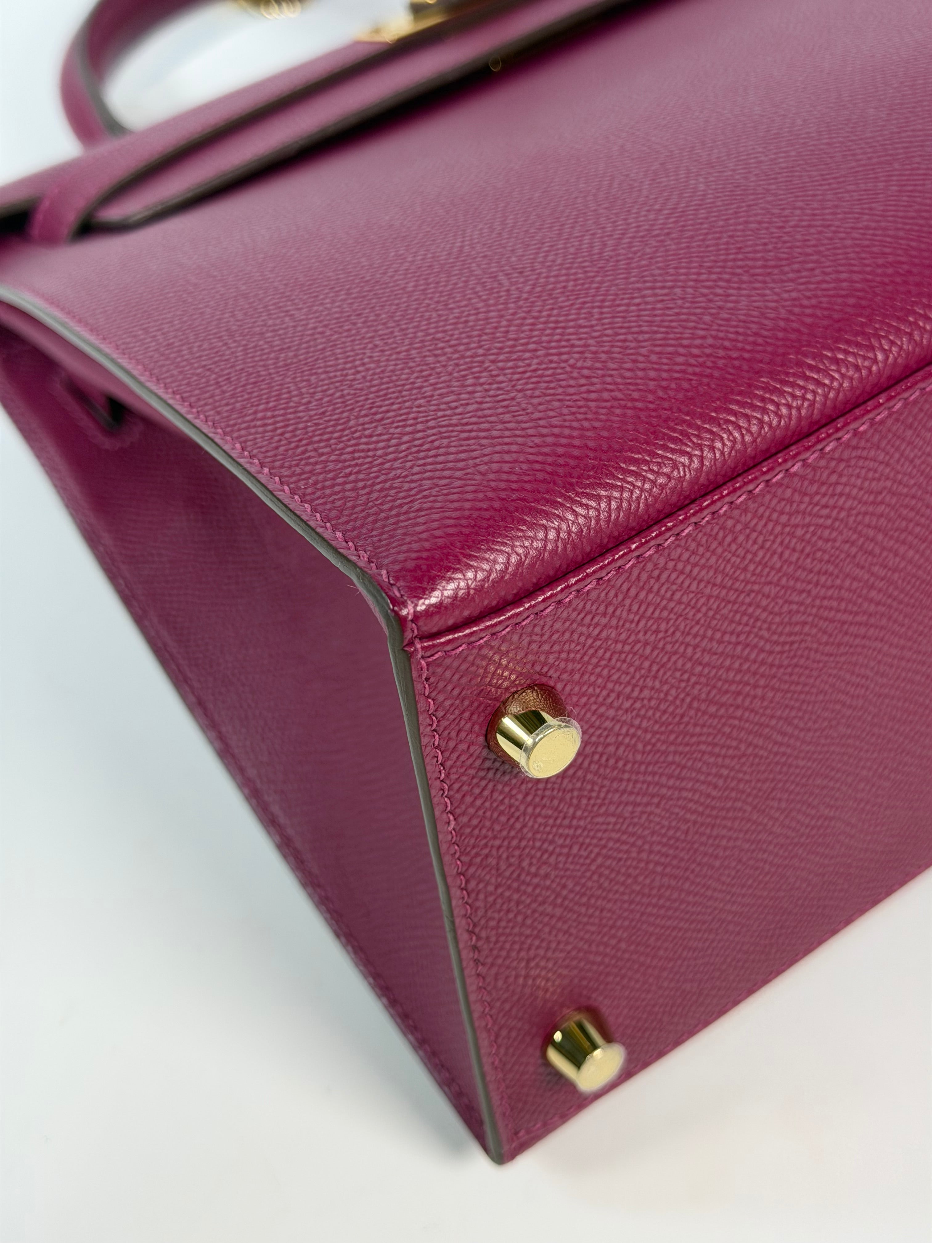 Hermès Kelly 28 In Tosca Epsom Leather With Gold Hardware 100% authentic and preloved in excellent condition
