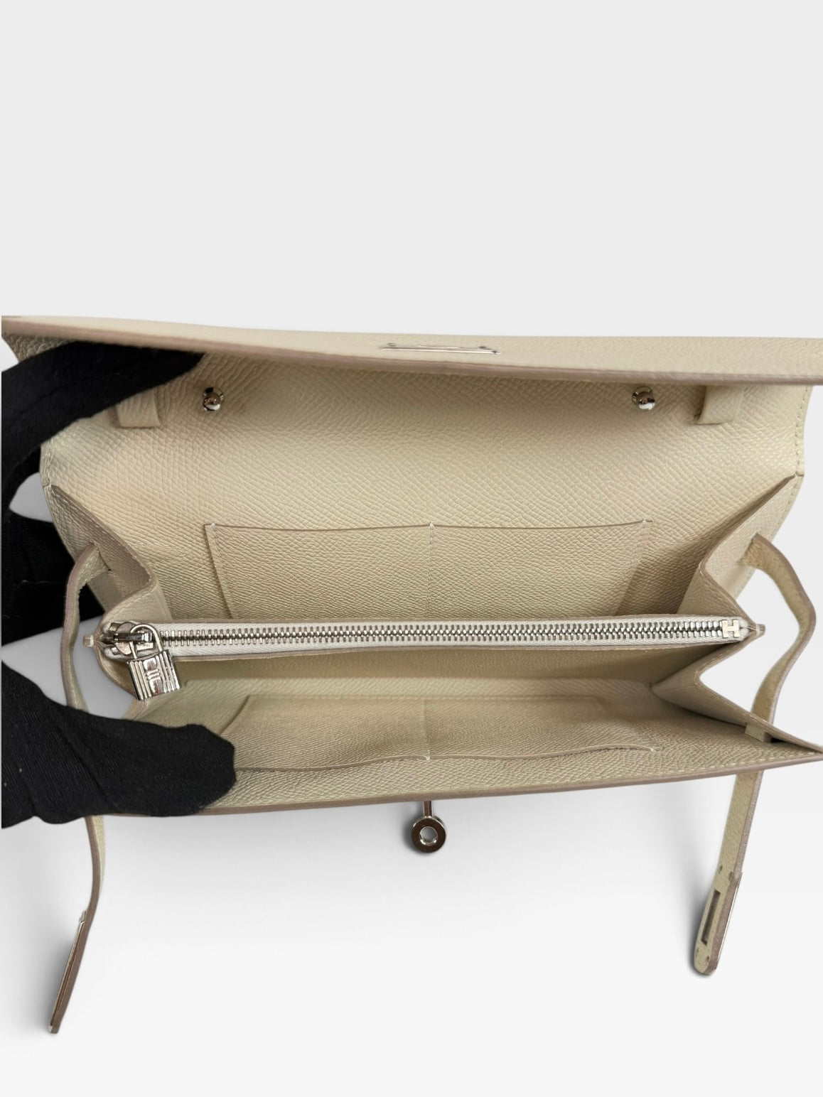 Hermès Kelly To Go In Craie Epsom Leather With Palladium Hardware. Authentic and preloved in excellent condition. 100% guarantee