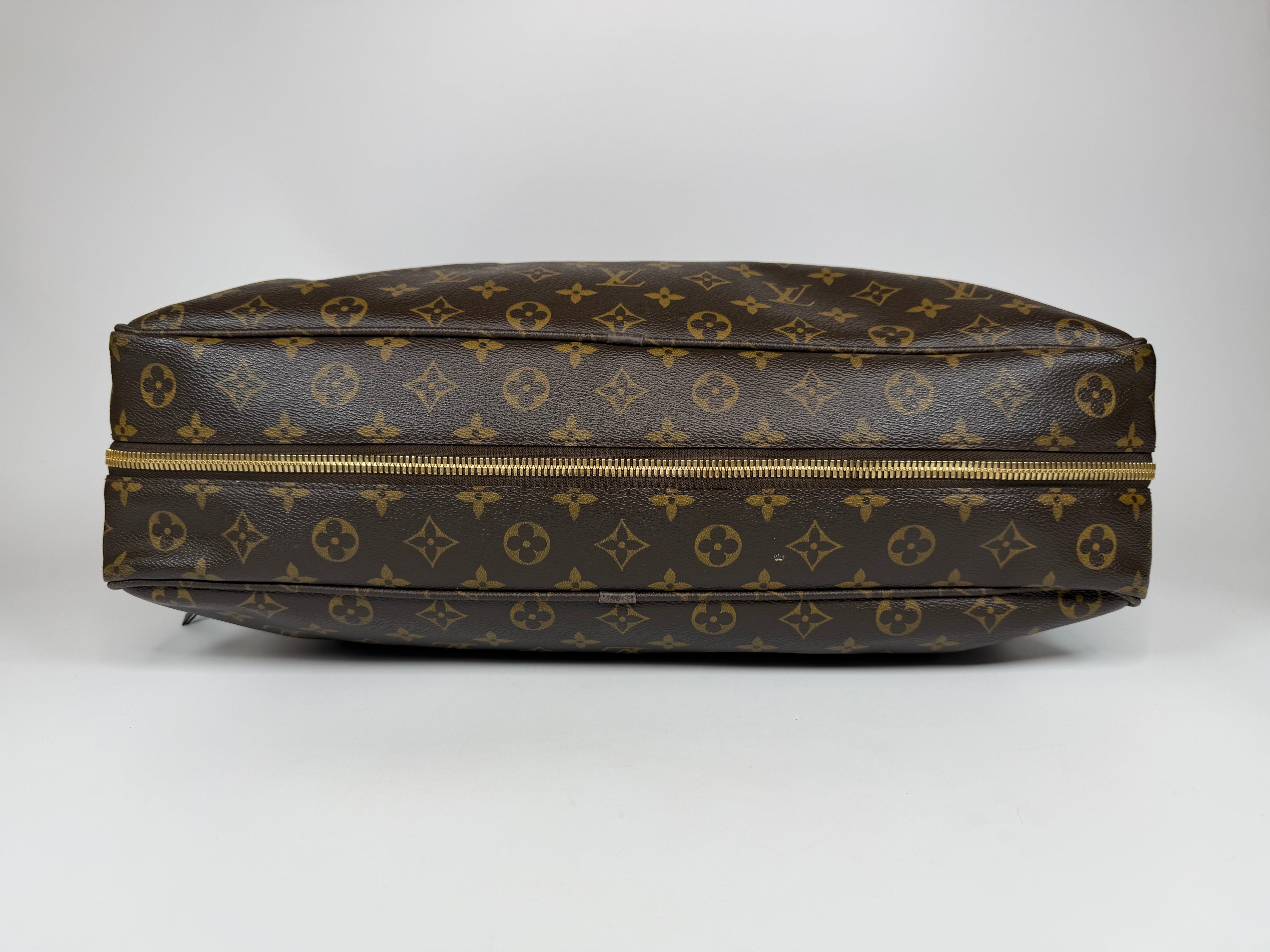 Louis Vuitton Poche Document Portfolio In Monogram Gold Hardware. Authentic and preloved in excellent condition. Verified by Luxe Cheshire. Insured next day delivery
