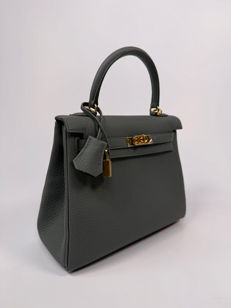 Hermès Kelly 25 In Vert Amande Togo Leather With GHW
