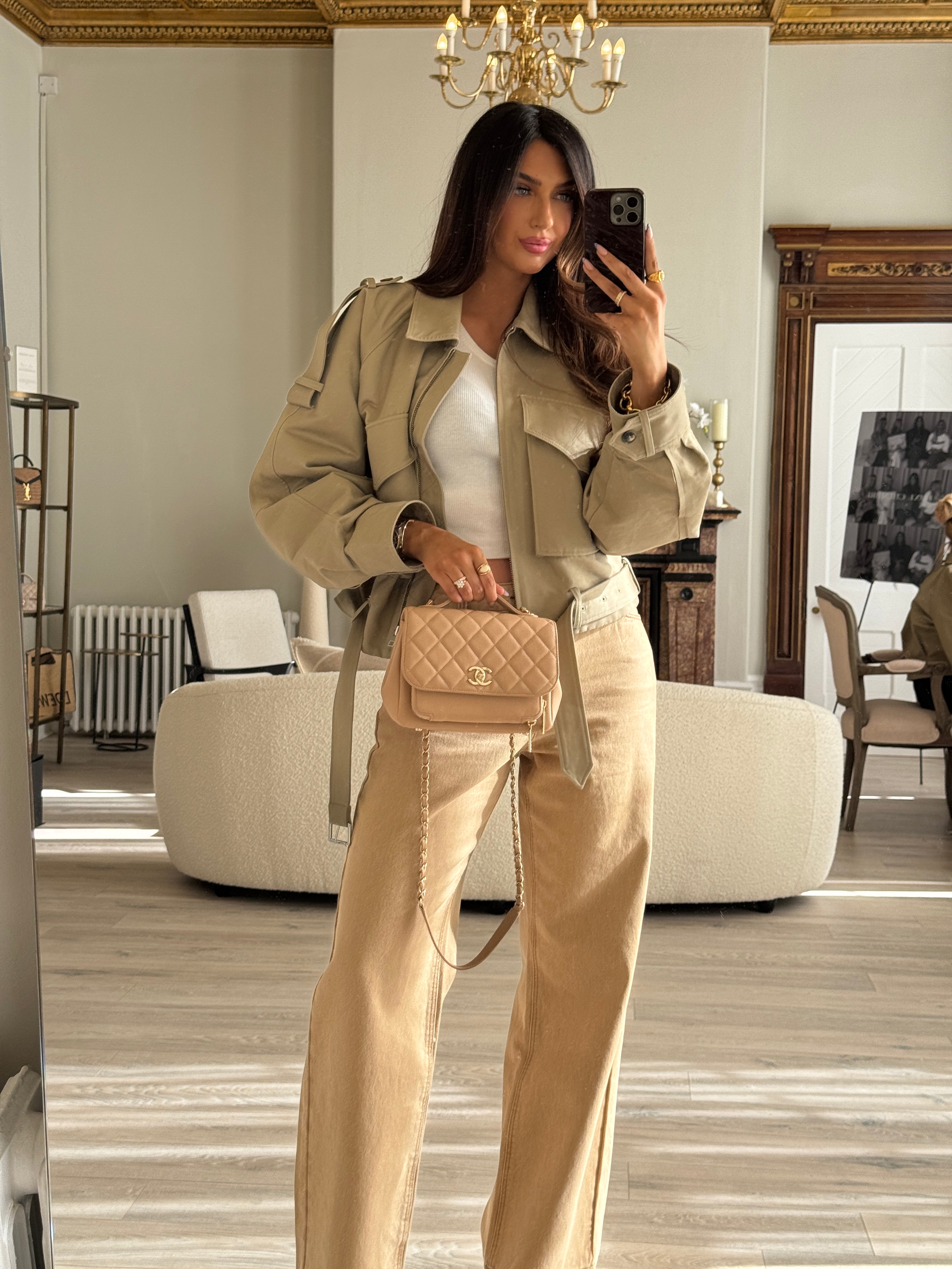 Chanel Small Business Affinity Bag
Pre Loved & Authentic 