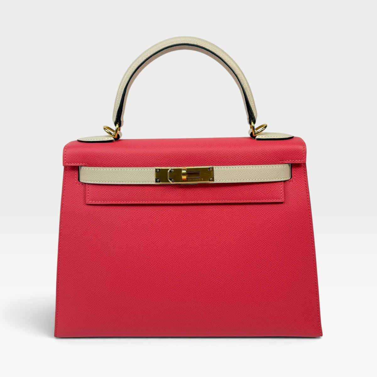Hermès Kelly 28 In Rose Azalee & Craie Epsom Leather With Gold Hardware. 100% authentic and preloved in excellent condition.