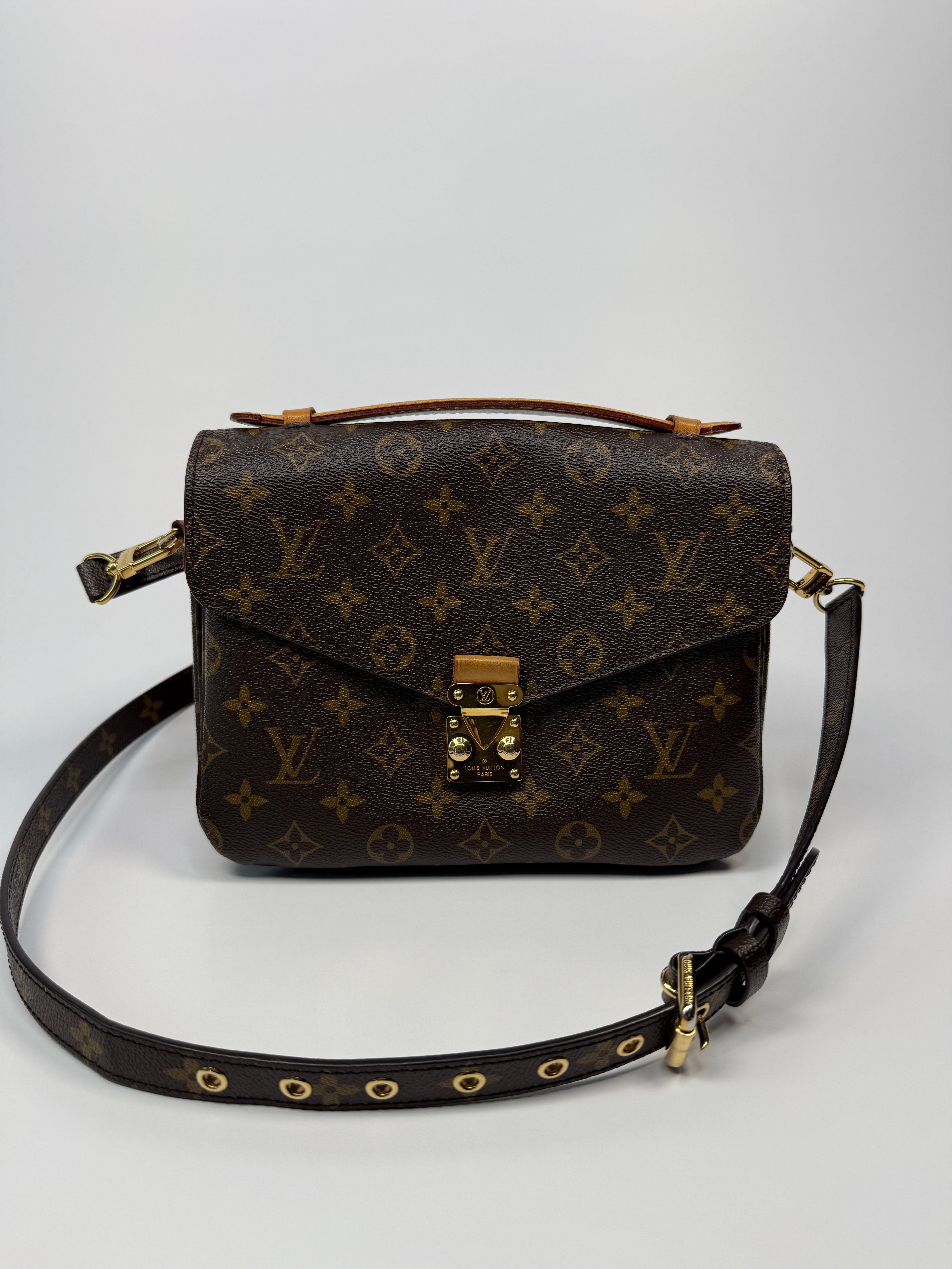 Louis Vuitton Pochette Métis Bag