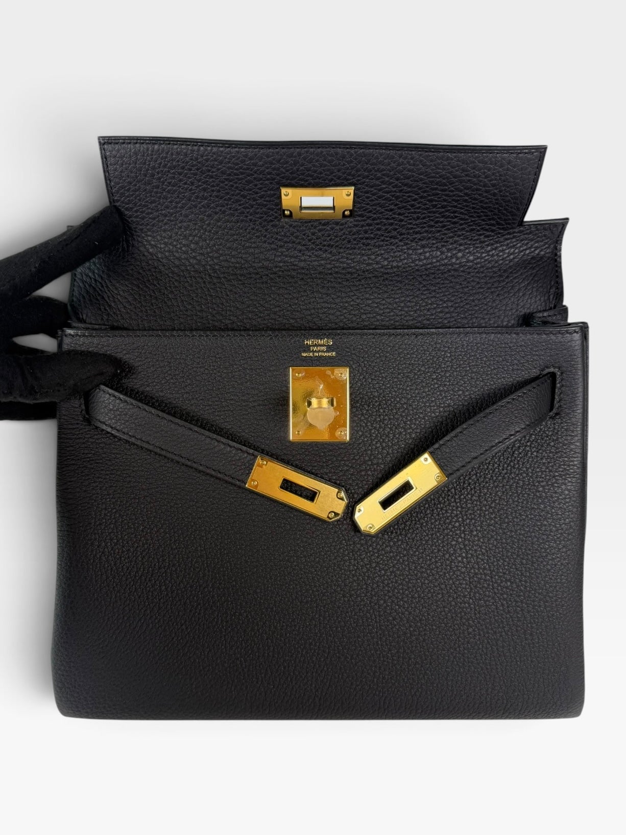 Authentic pre-loved Hermès Kelly 28 In Black Togo Leather Gold Hardware. New and Unused condition, verified by Luxe Cheshire. Trusted designer resale.