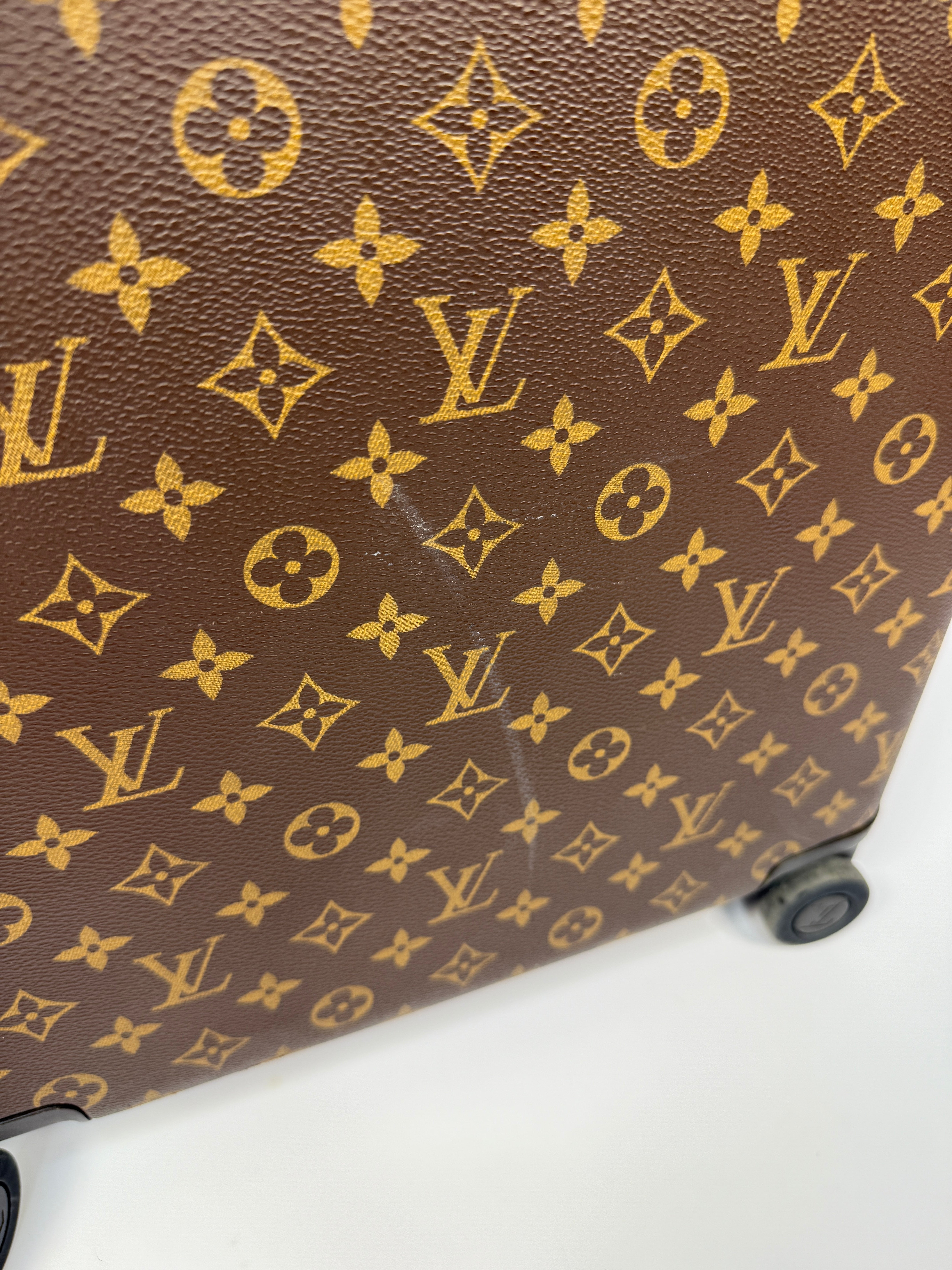 Louis Vuitton 50 Horizon Monogram Suitcase. Prevloved and Authentic In Very Goo Condition 
