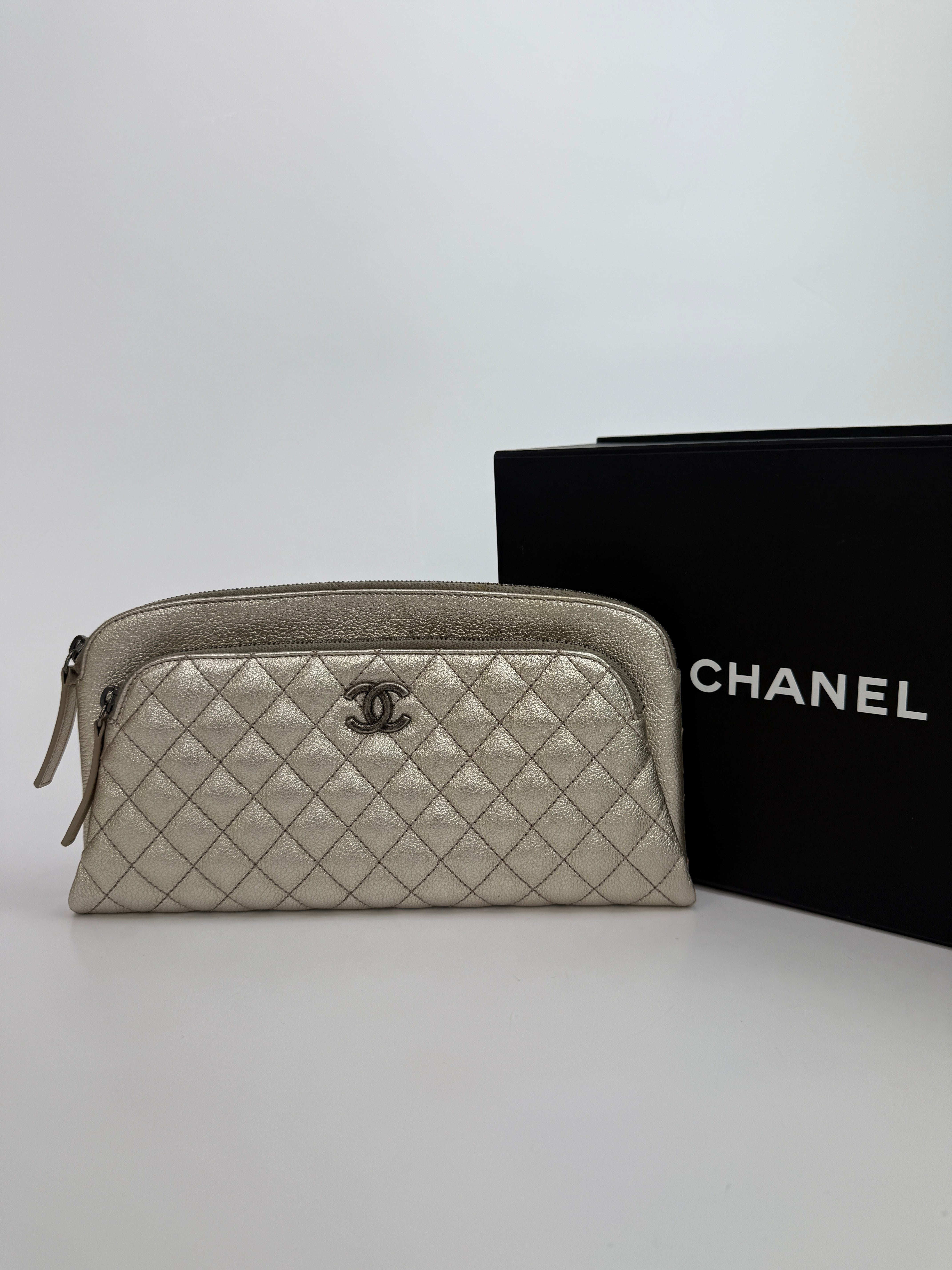 Chanel Clutch In Metallic Gold Calfskin Leather With Ruthenium Hardware
Pre Loved & Authentic 