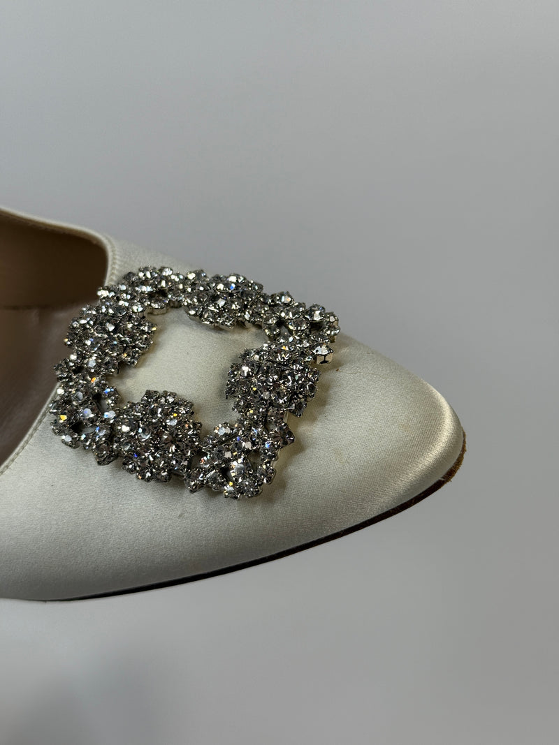 Manolo Blahnik Hangisi 90 Ivory Satin Pumps (Size 42/UK9)