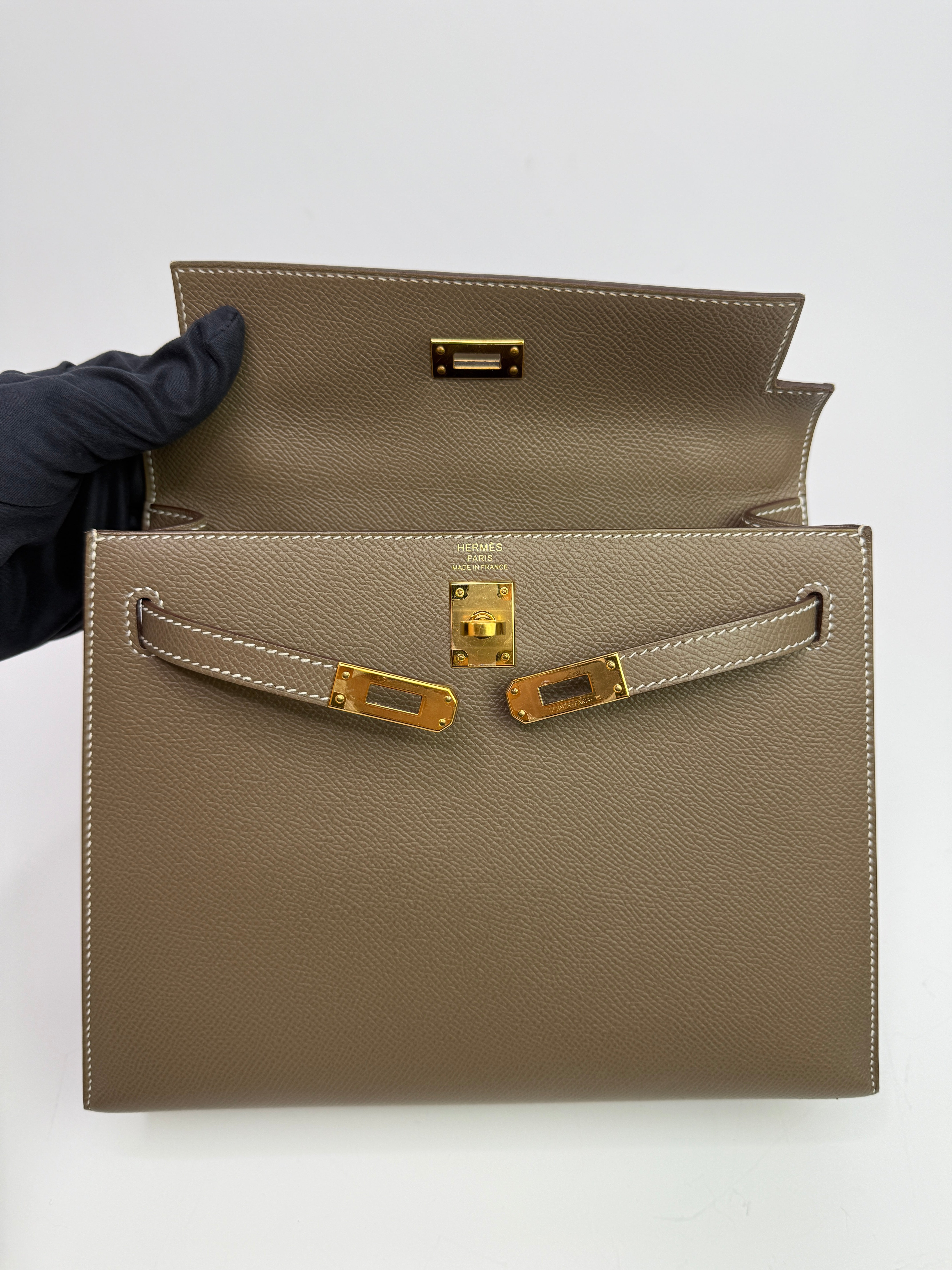 Authentic Pre Loved Hermès Kelly 25 Sellier In Etoupe Epsom Leather With Gold Hardware  Excellent Condition