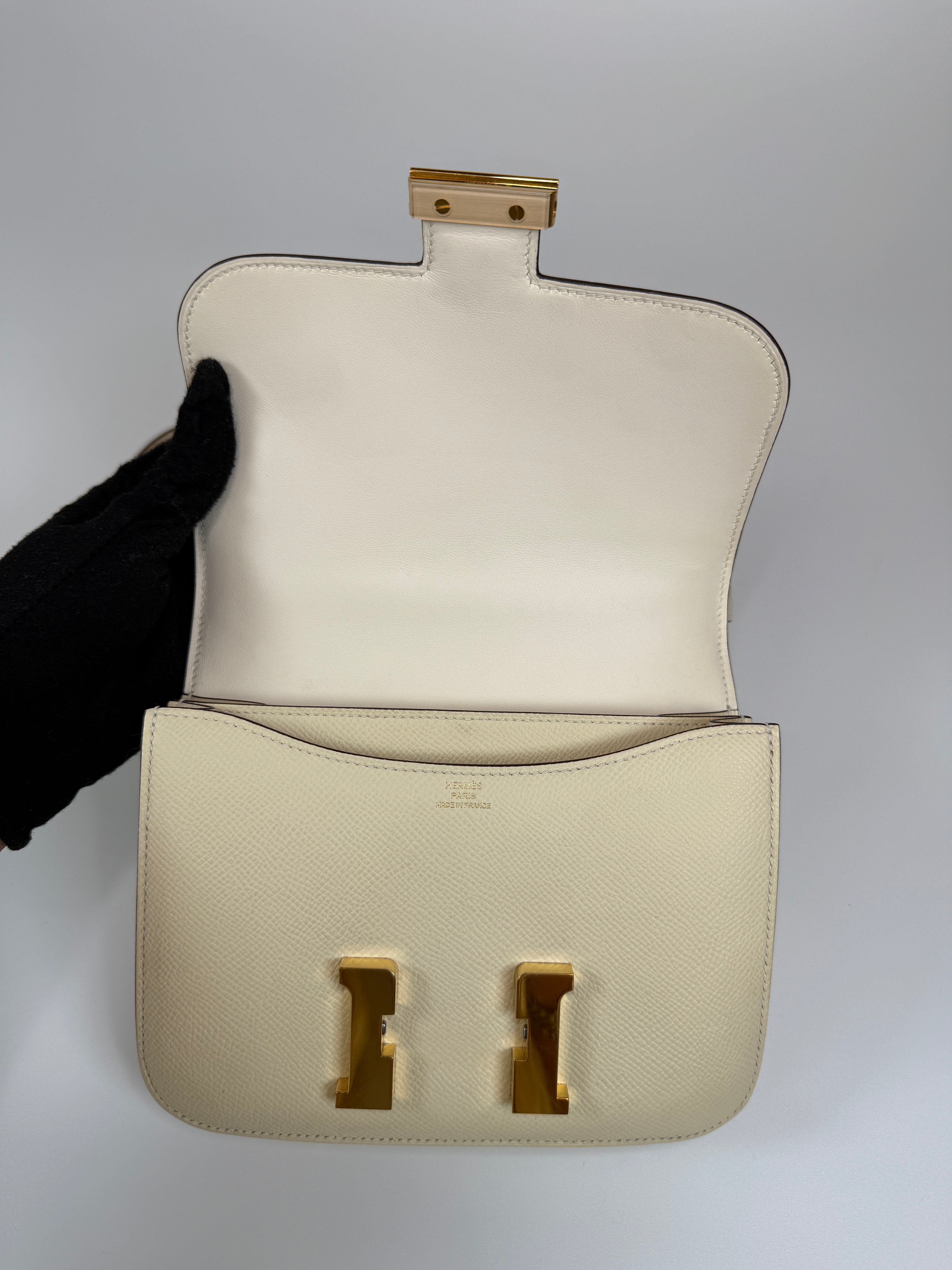 Hermès Constance 18 In Nata Epsom Leather With Gold Hardware. Authentic and preloved in excellent condition. 100% Authenticity guarantee 