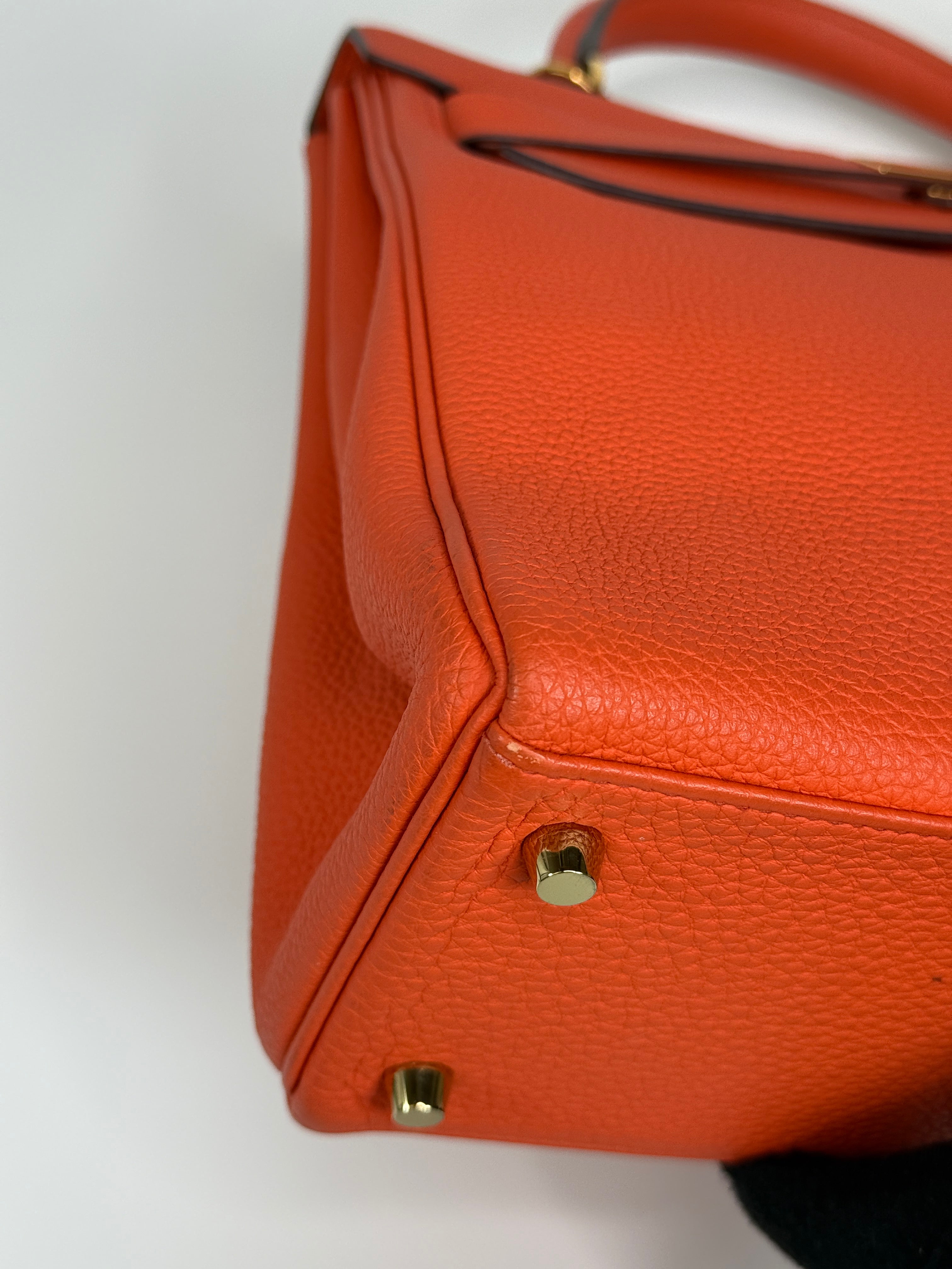 Authentic and preloved Hermès Kelly 28 In Cappucine Togo Leather Gold Hardware. Very Good Condition. 100% Authenticity guarantee 