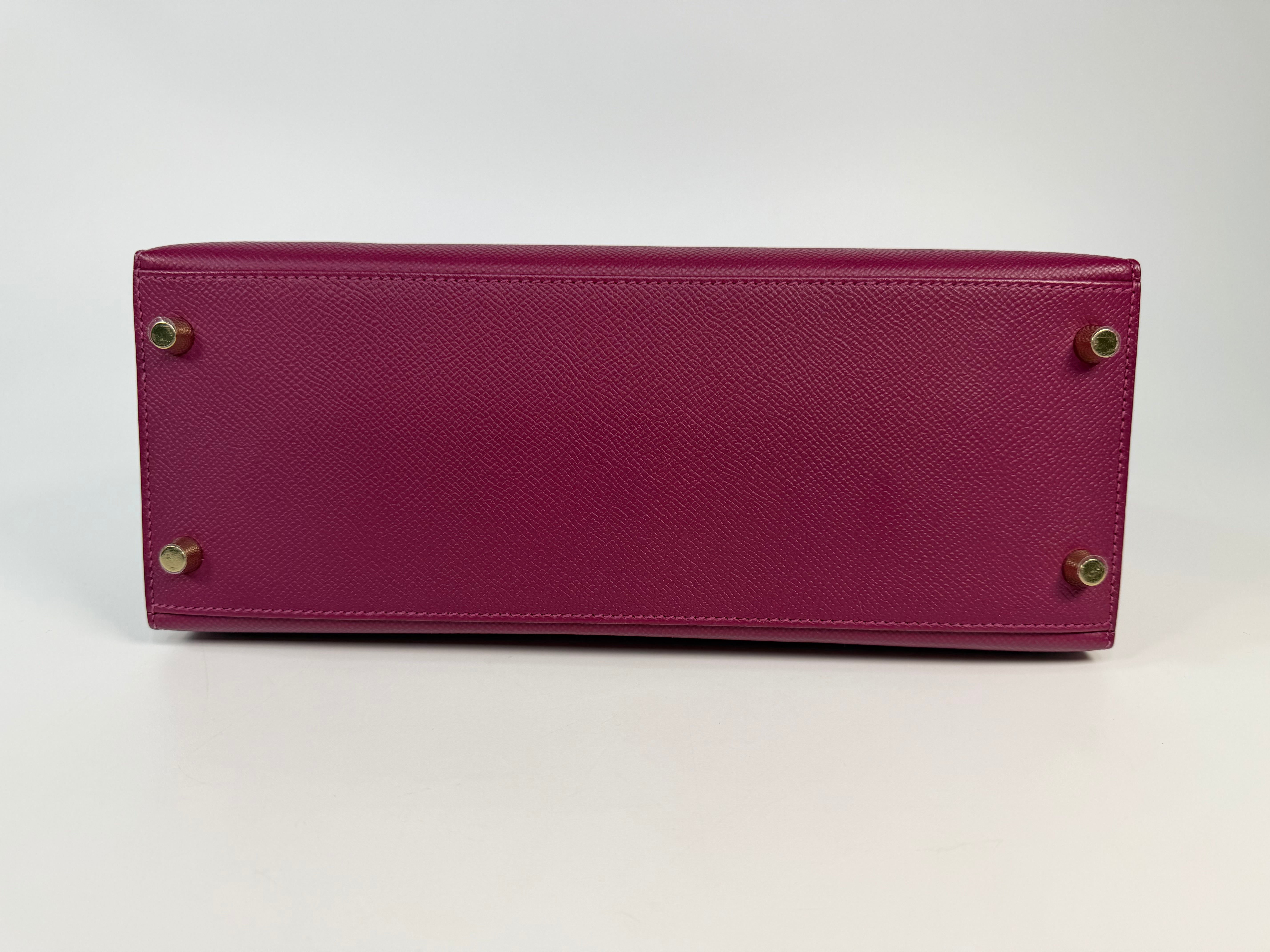 Hermès Kelly 28 In Tosca Epsom Leather With Gold Hardware 100% authentic and preloved in excellent condition
