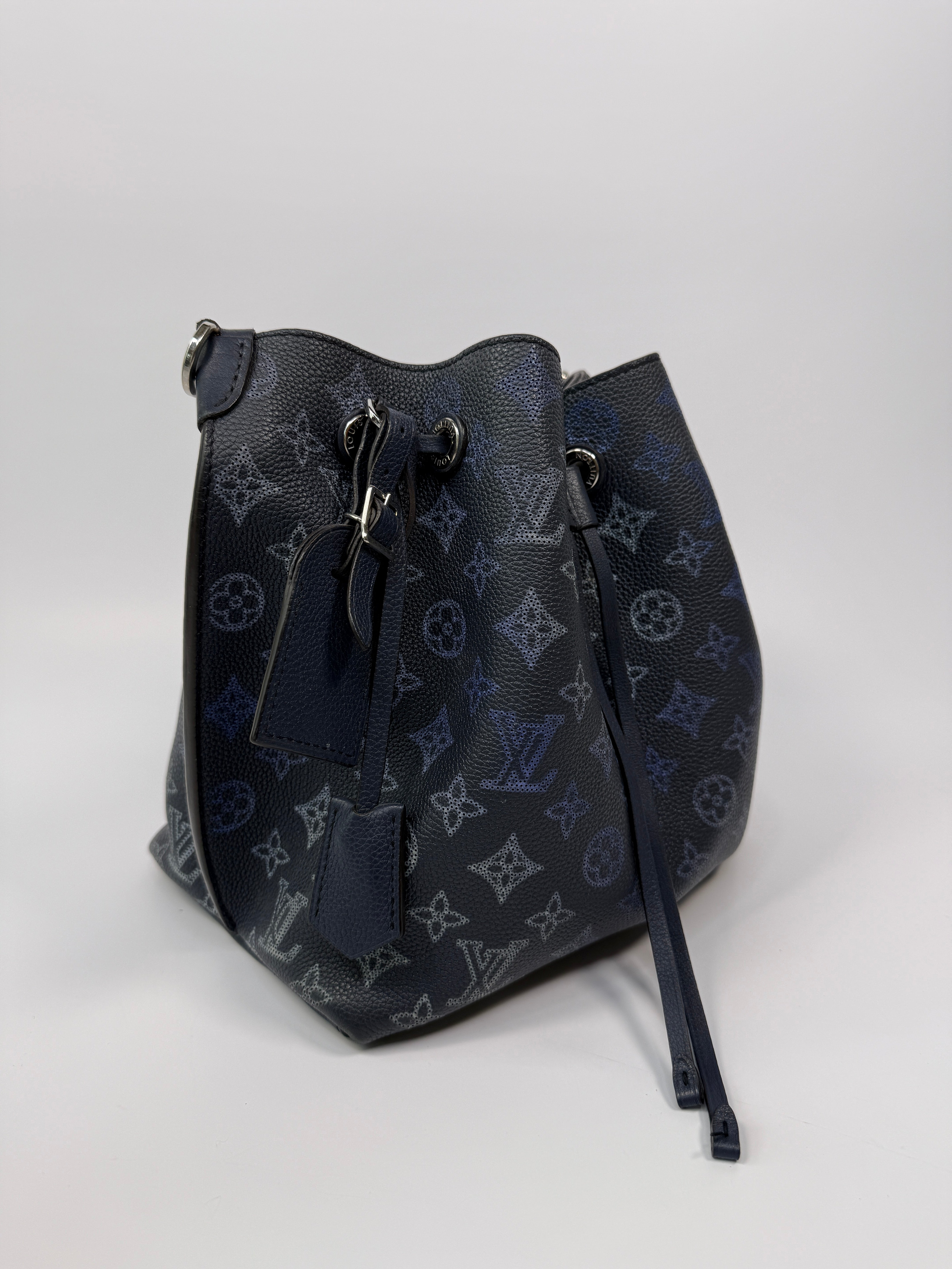 Louis Vuitton Muria Bucket Bag In Mahina Calfskin Leather