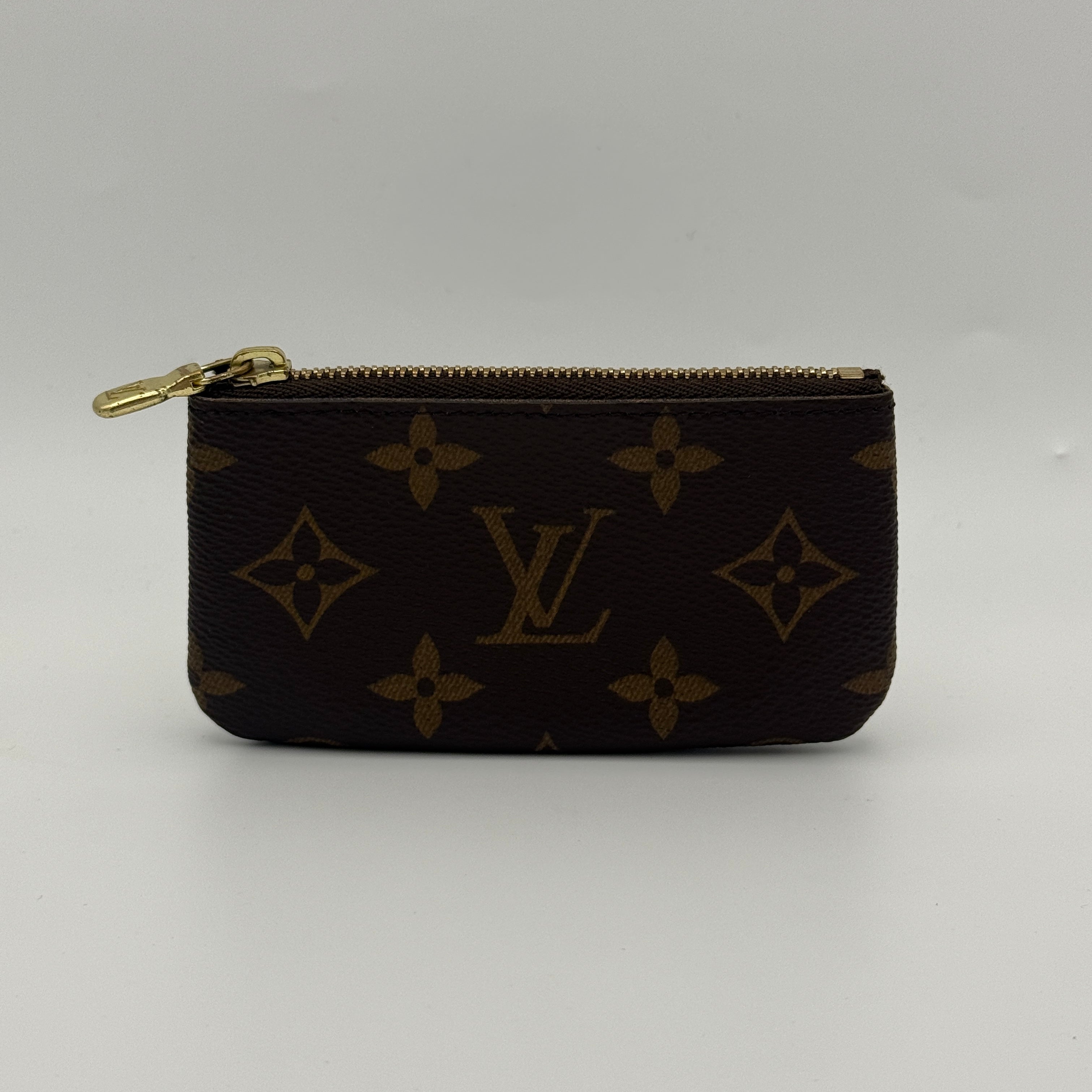 Louis Vuitton Key Cles Brown Monogram Gold Hardware. Excellent Condition. 100% Authenticity guarantee