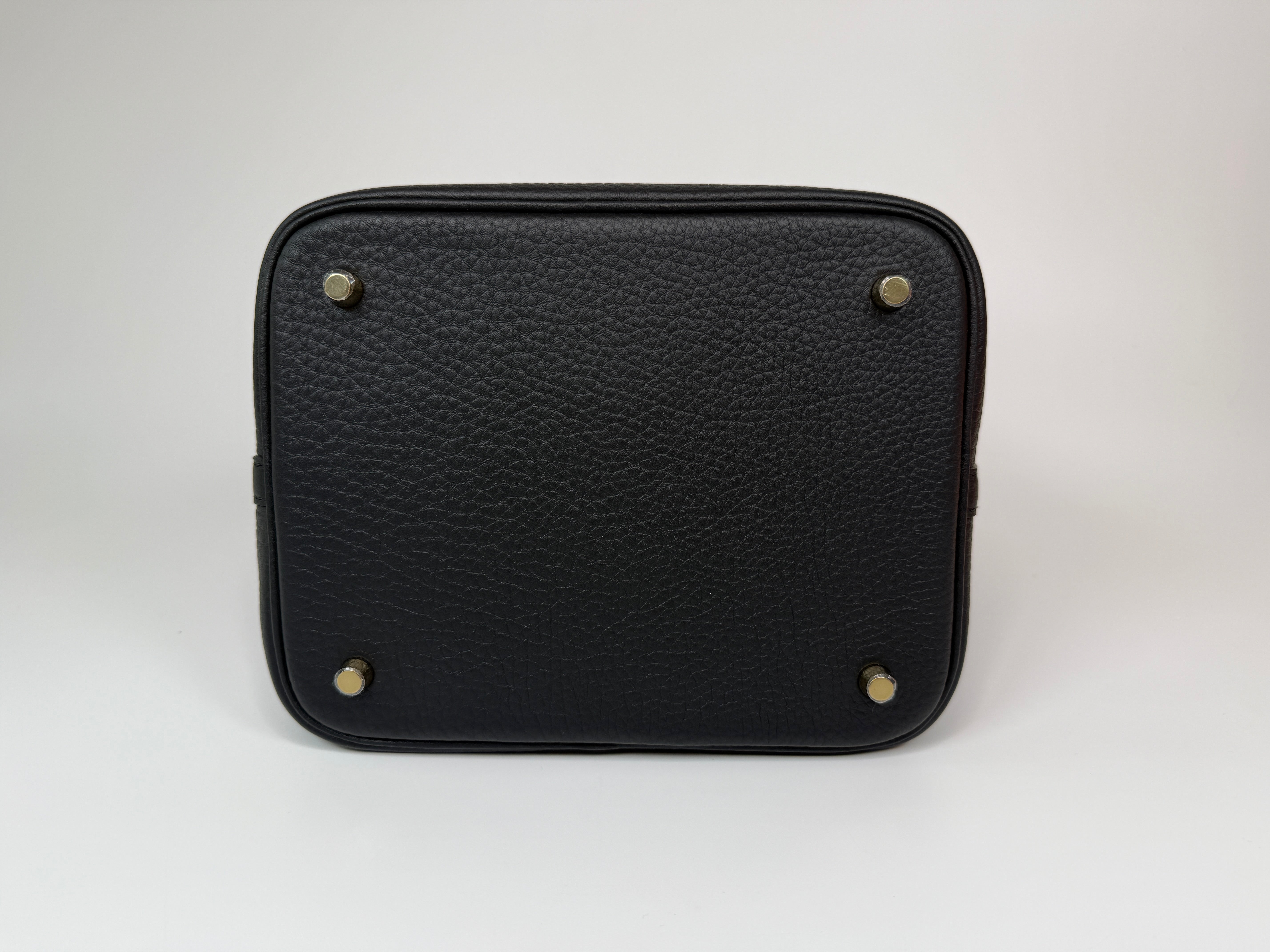 Hermès Picotin 22 In Black Clemence Leather With Palladium Hardware In Box Fresh Condition.
Authentic Pre Loved Verified by Luxe Cheshire Trusted Designer resale 