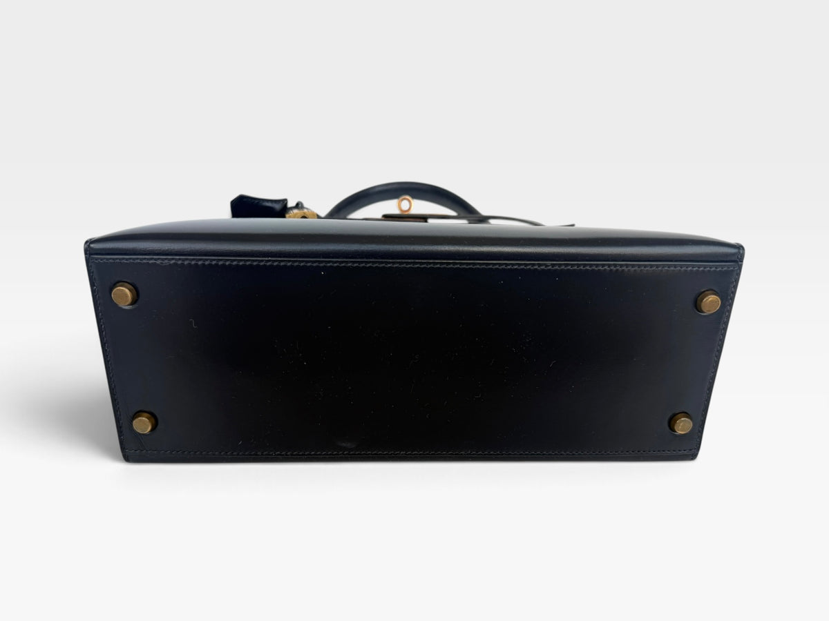 Hermès Vintage Kelly 28 In Navy Sellier Box Leather With Gold Hardware. 100% authentic and preloved in excellent condition.