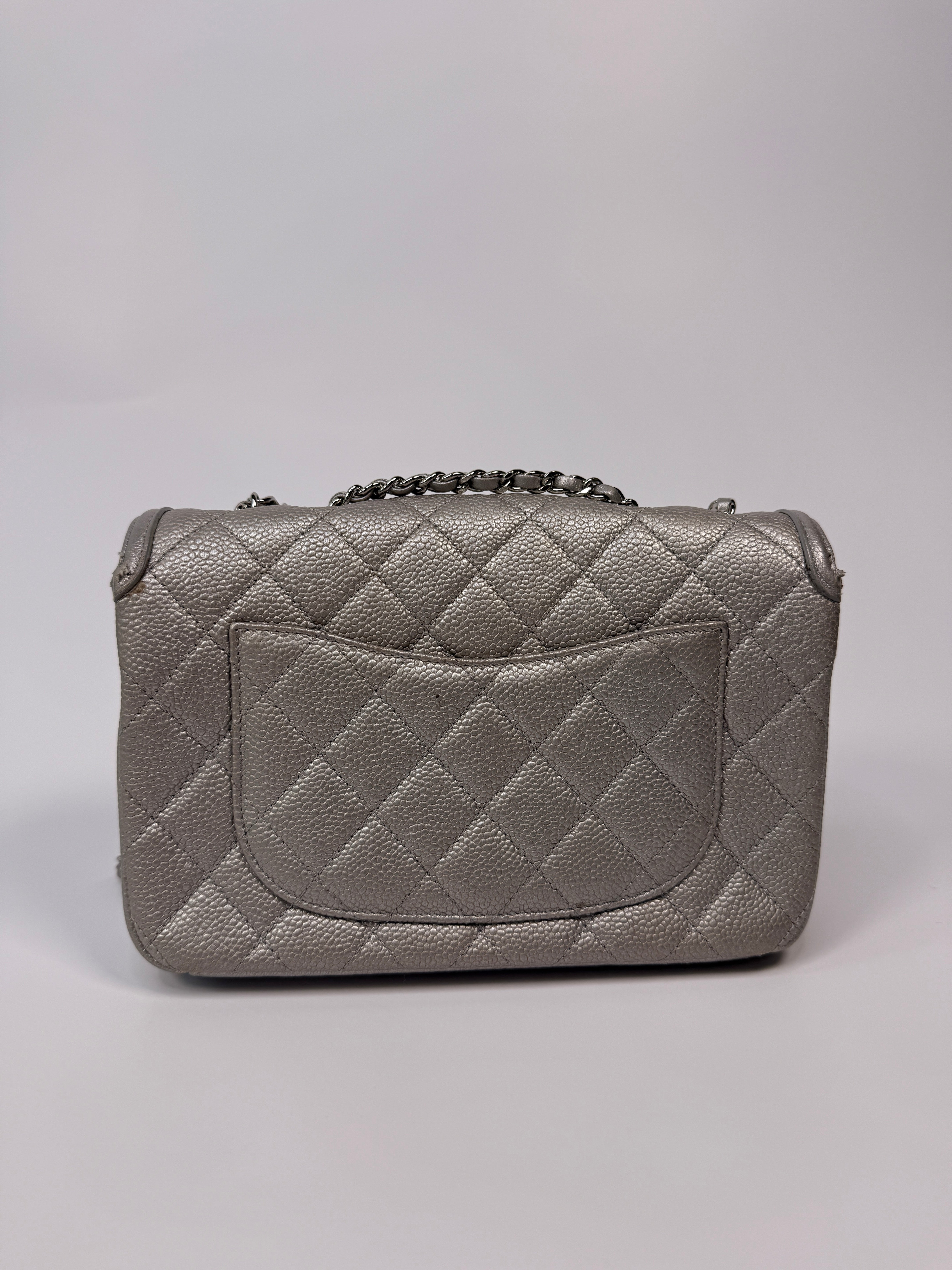 Chanel CC Filigree Wallet On Chain
Pre Loved & Authentic 